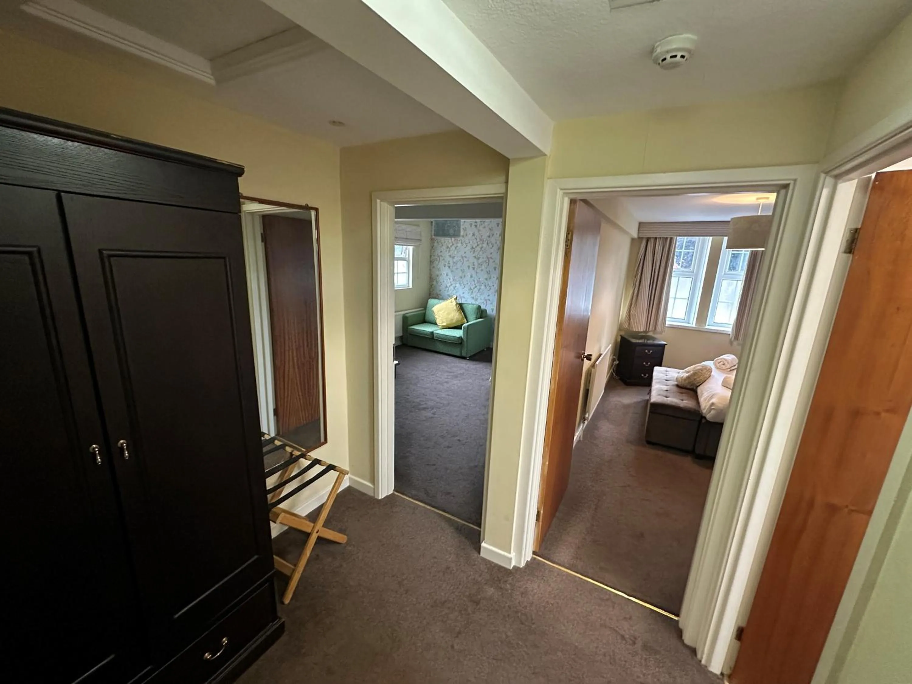 Photo of the whole room, Bed in Pine Lodge Hotel & Restaurant Mansfield