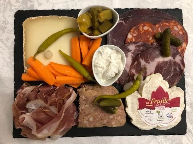 Restaurant/places to eat in Les chambres d'hôtes de Pascale