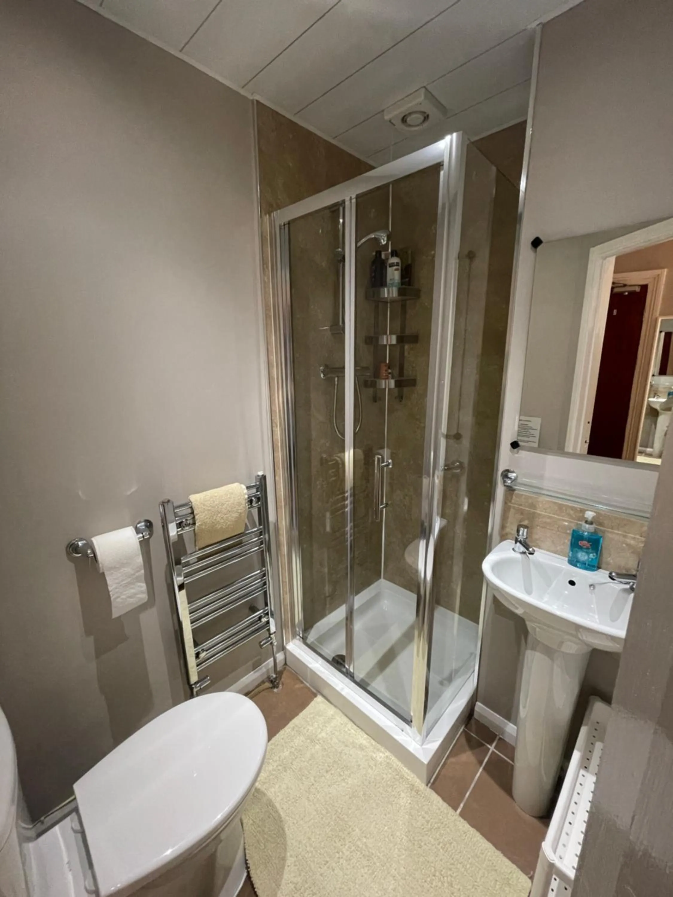 Shower in Aabba Guest House