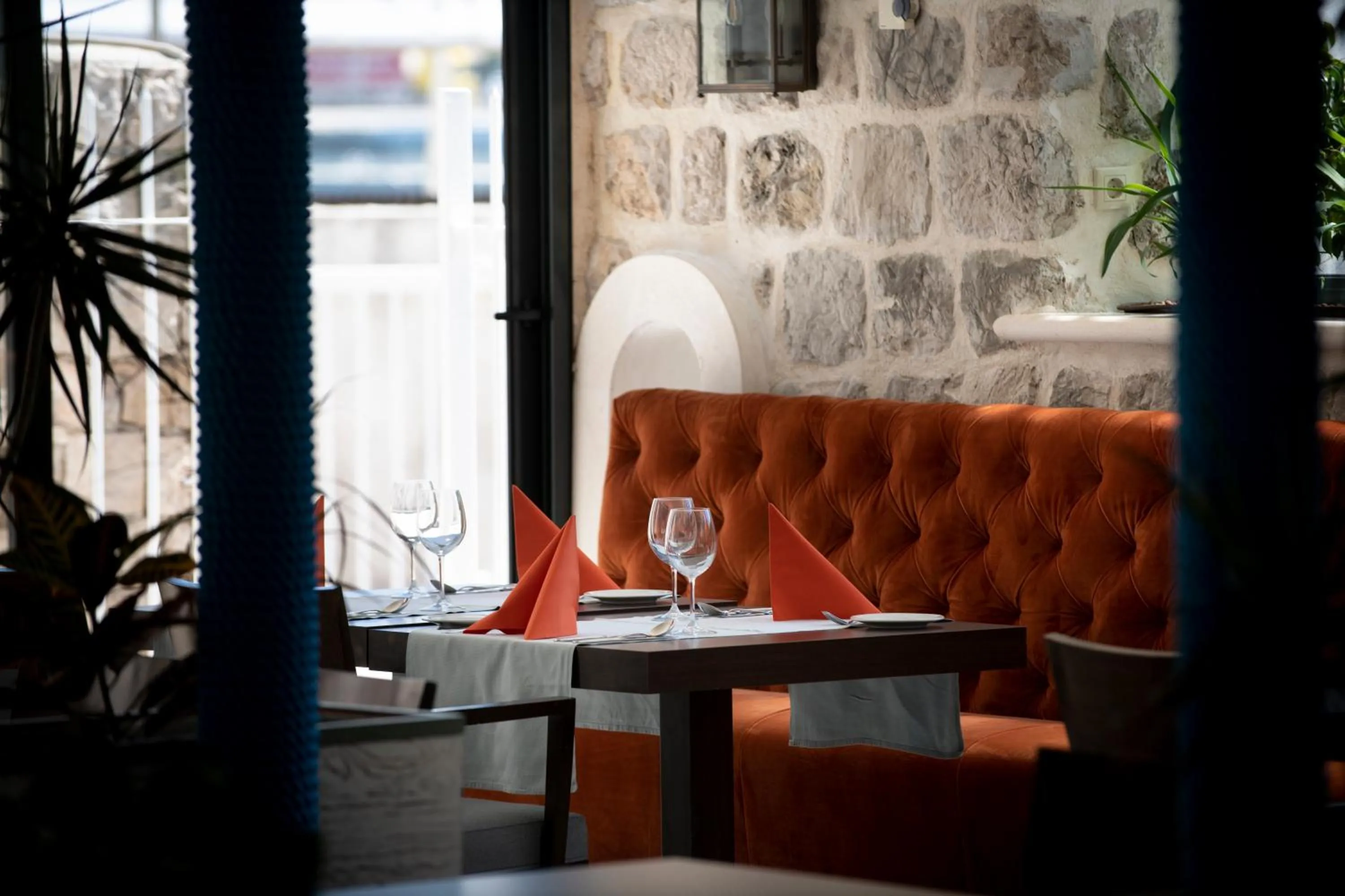 Restaurant/places to eat in Hotel Lapad