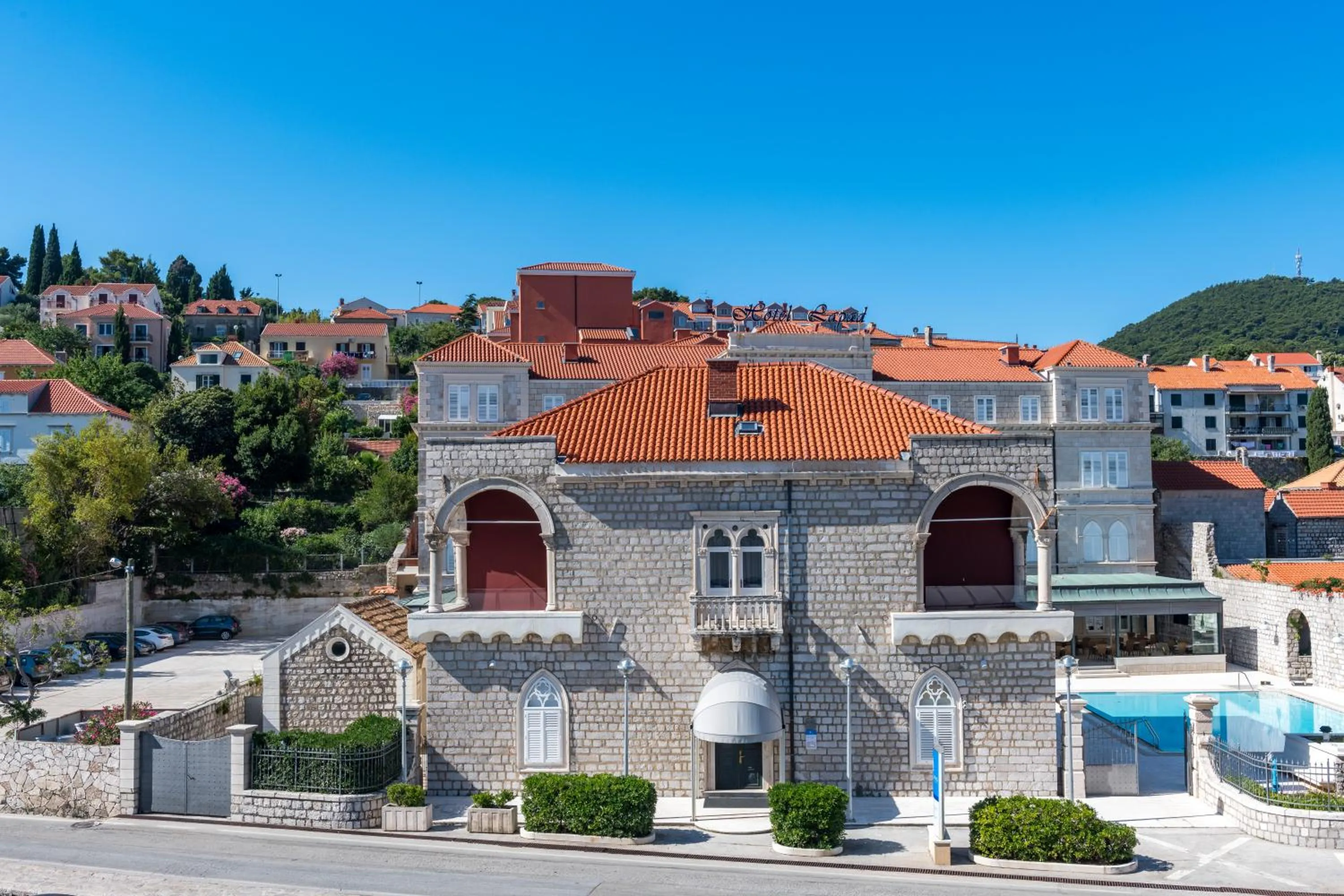 Restaurant/places to eat in Hotel Lapad