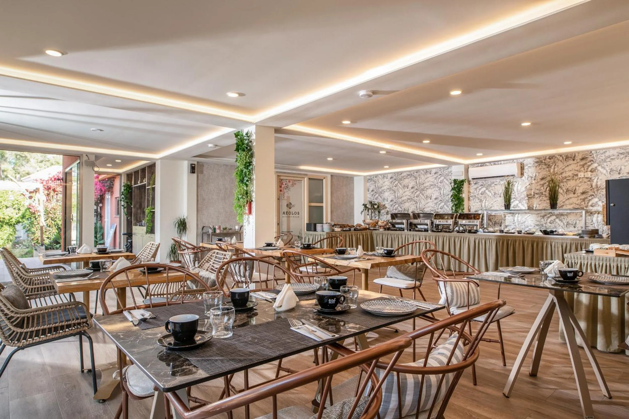 Restaurant/places to eat in Aeolos Boutique Hotel & Suites