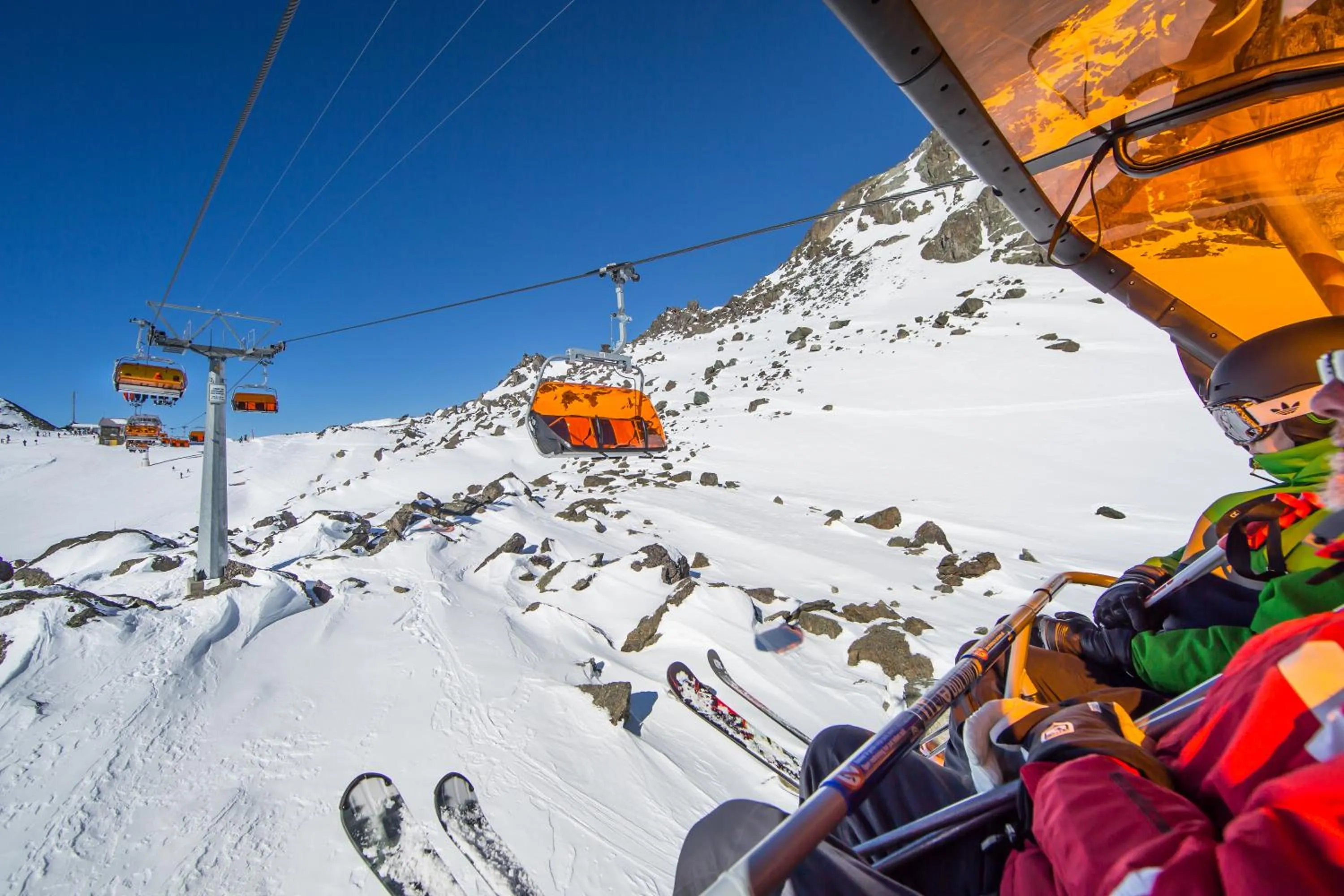 Skiing in Hotel Cresta