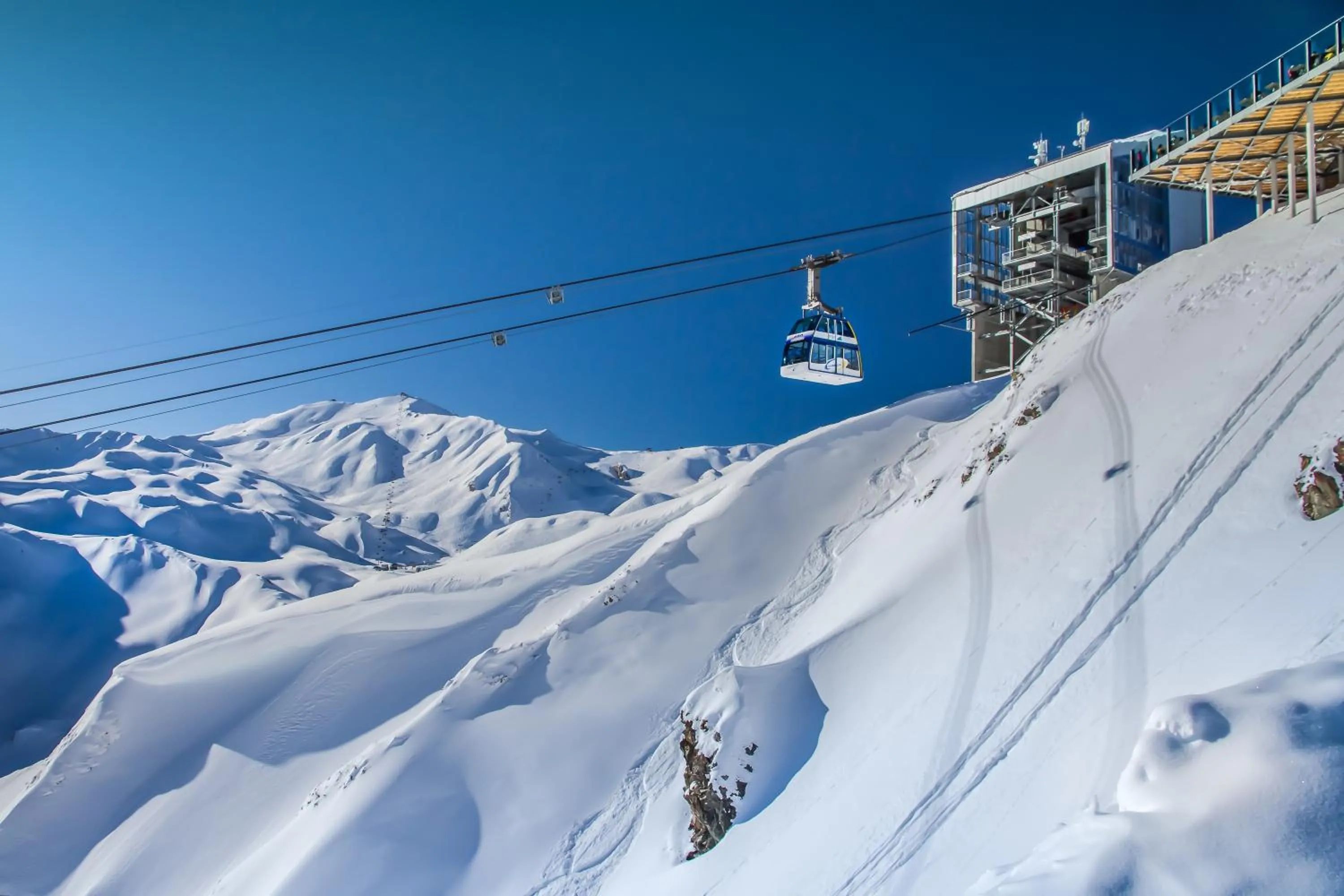 Skiing in Hotel Cresta