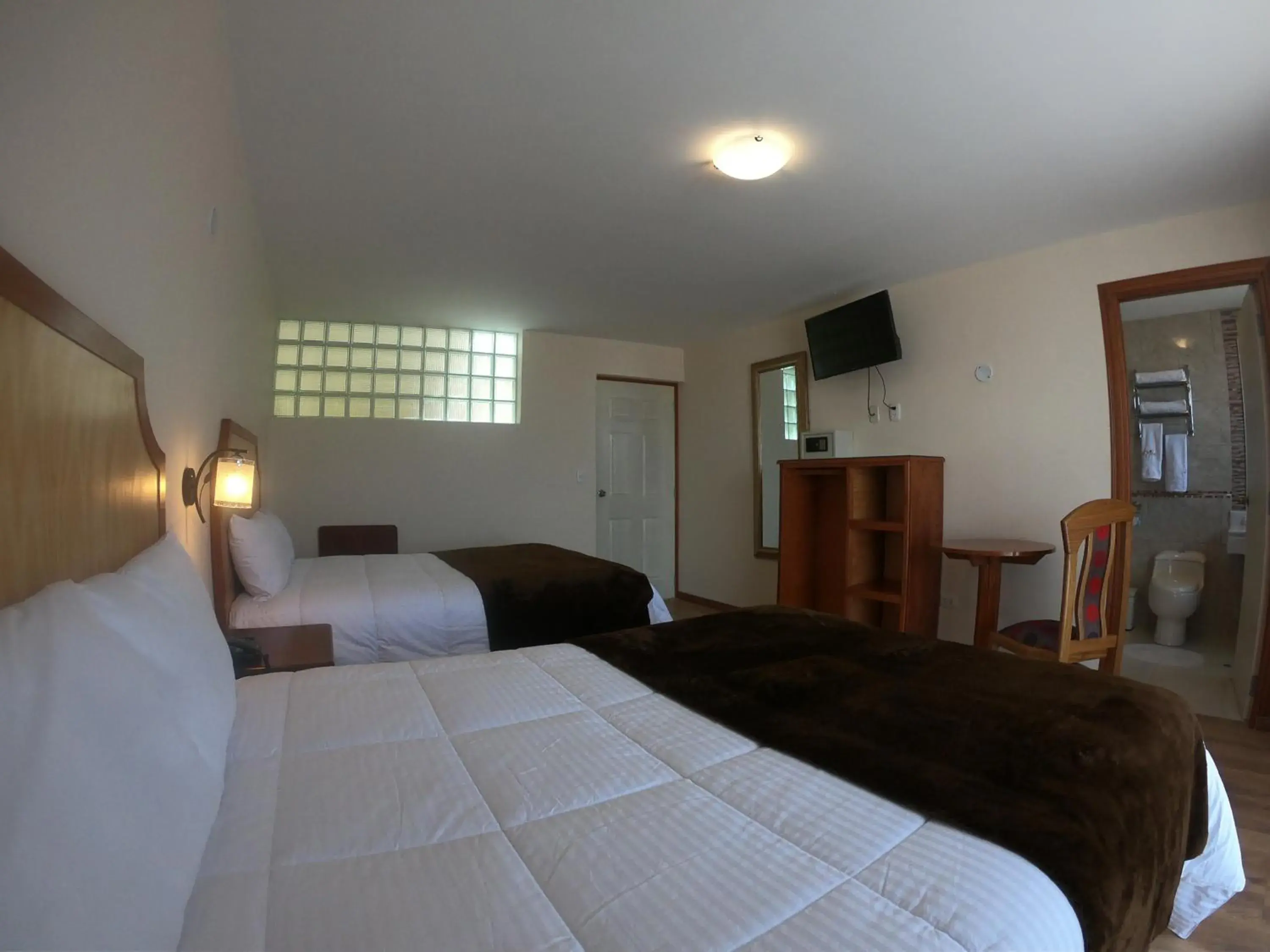 Twin Room in Sol Plaza Hotel Twin Room in Sol Plaza Hotel