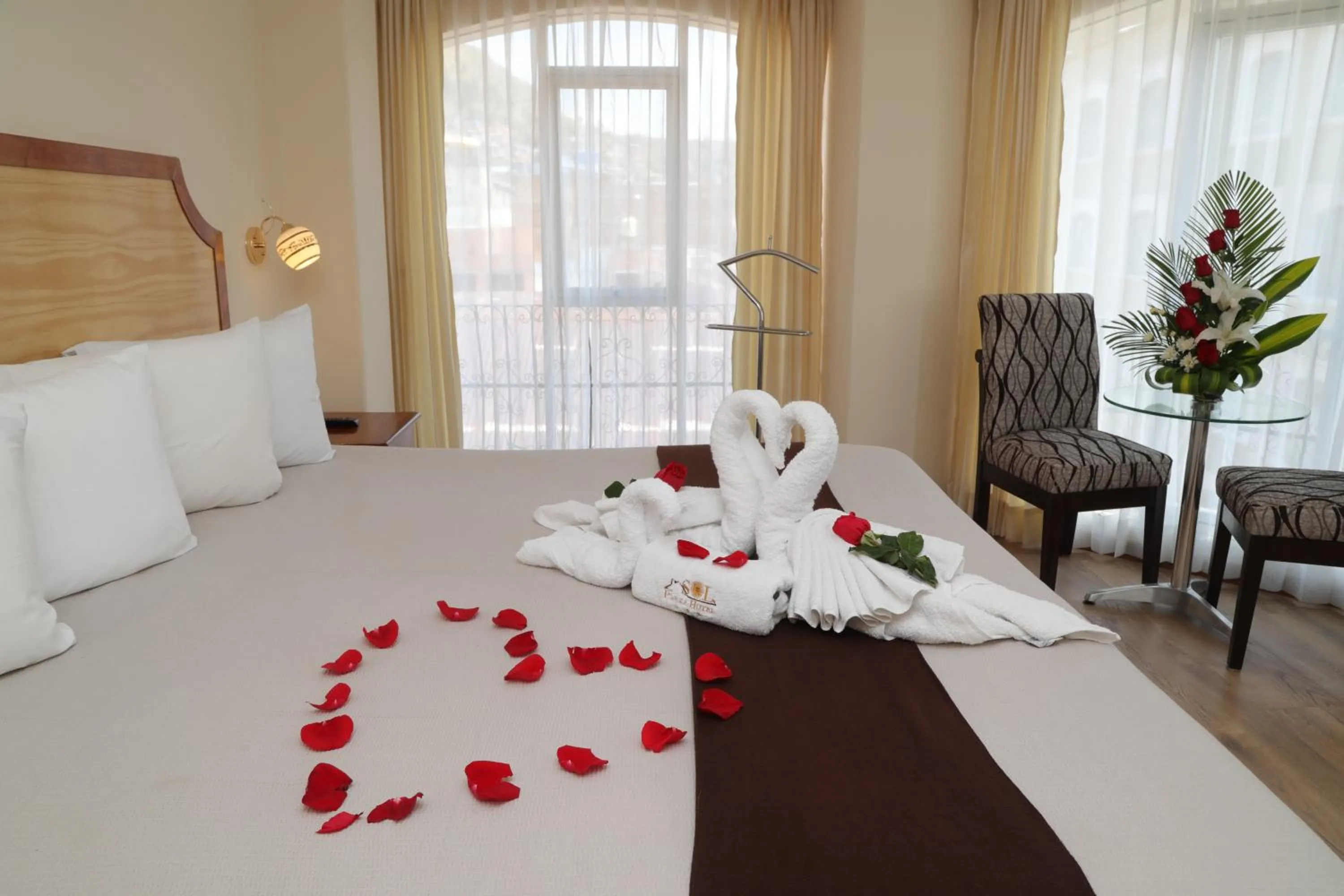 Decorative detail, Bed in Sol Plaza Hotel