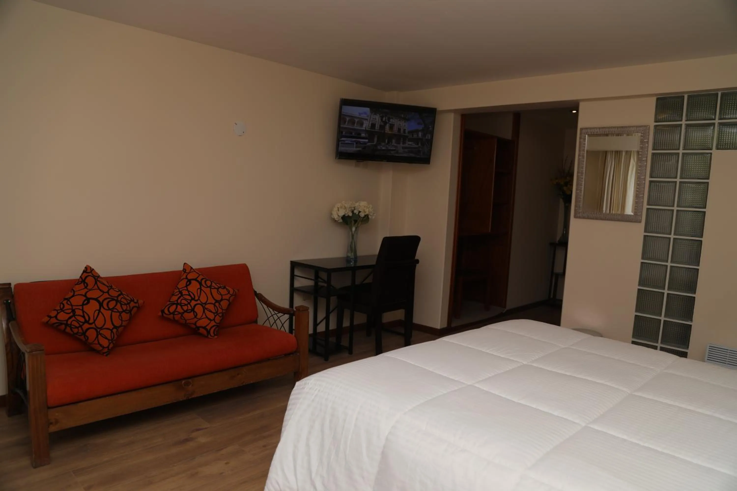 Bed in Sol Plaza Hotel