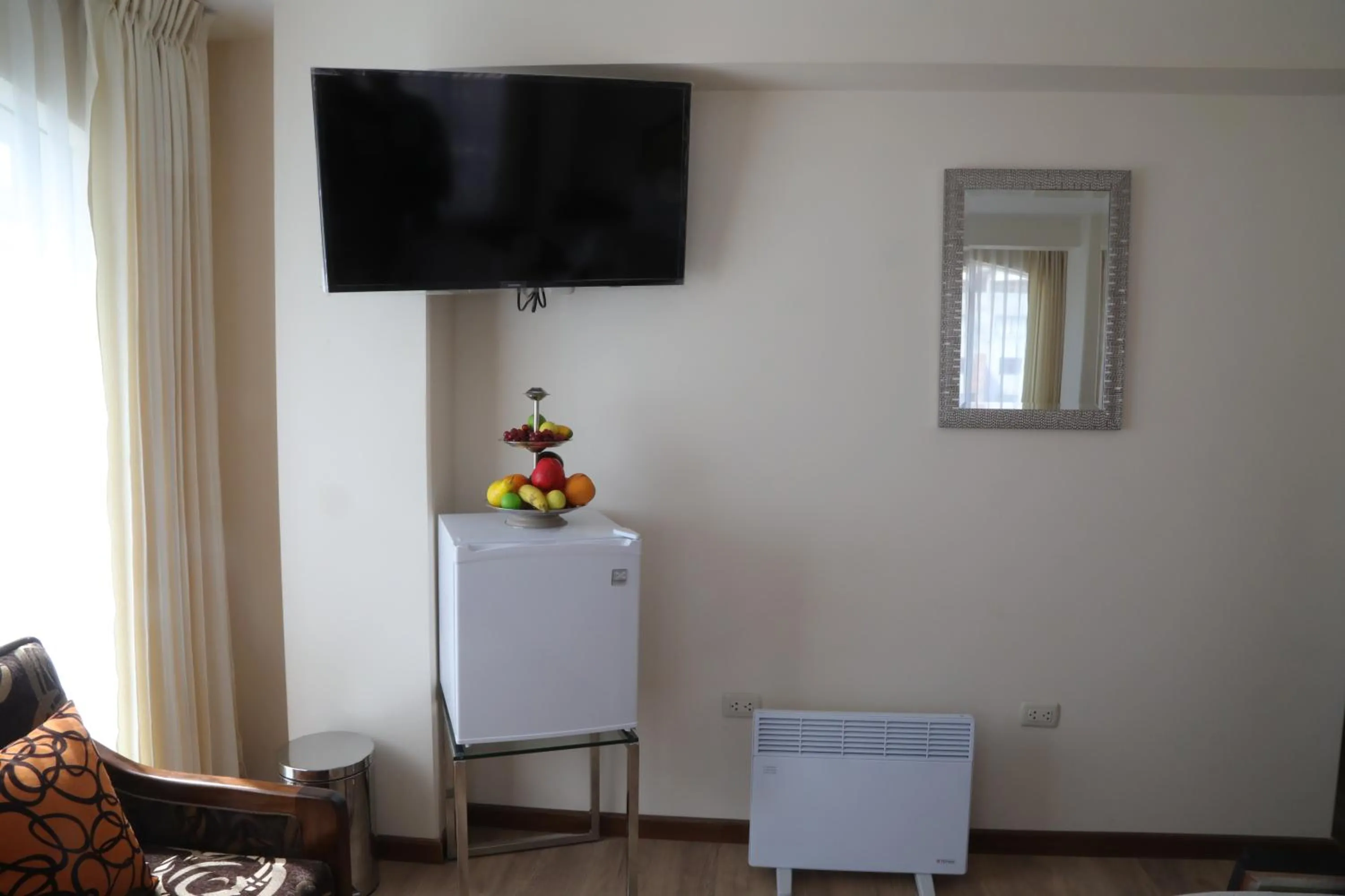 TV and multimedia in Sol Plaza Hotel