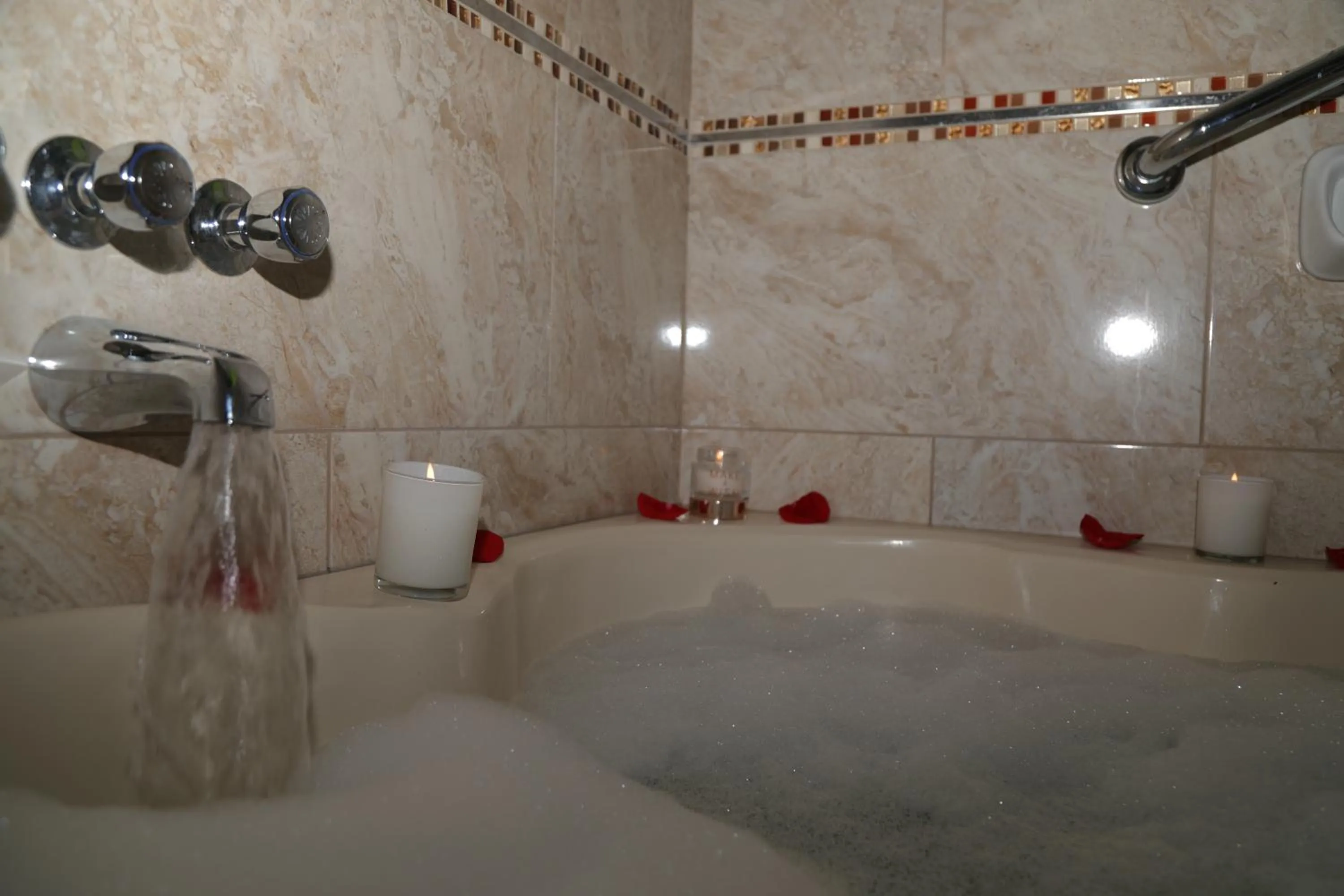 Shower in Sol Plaza Hotel