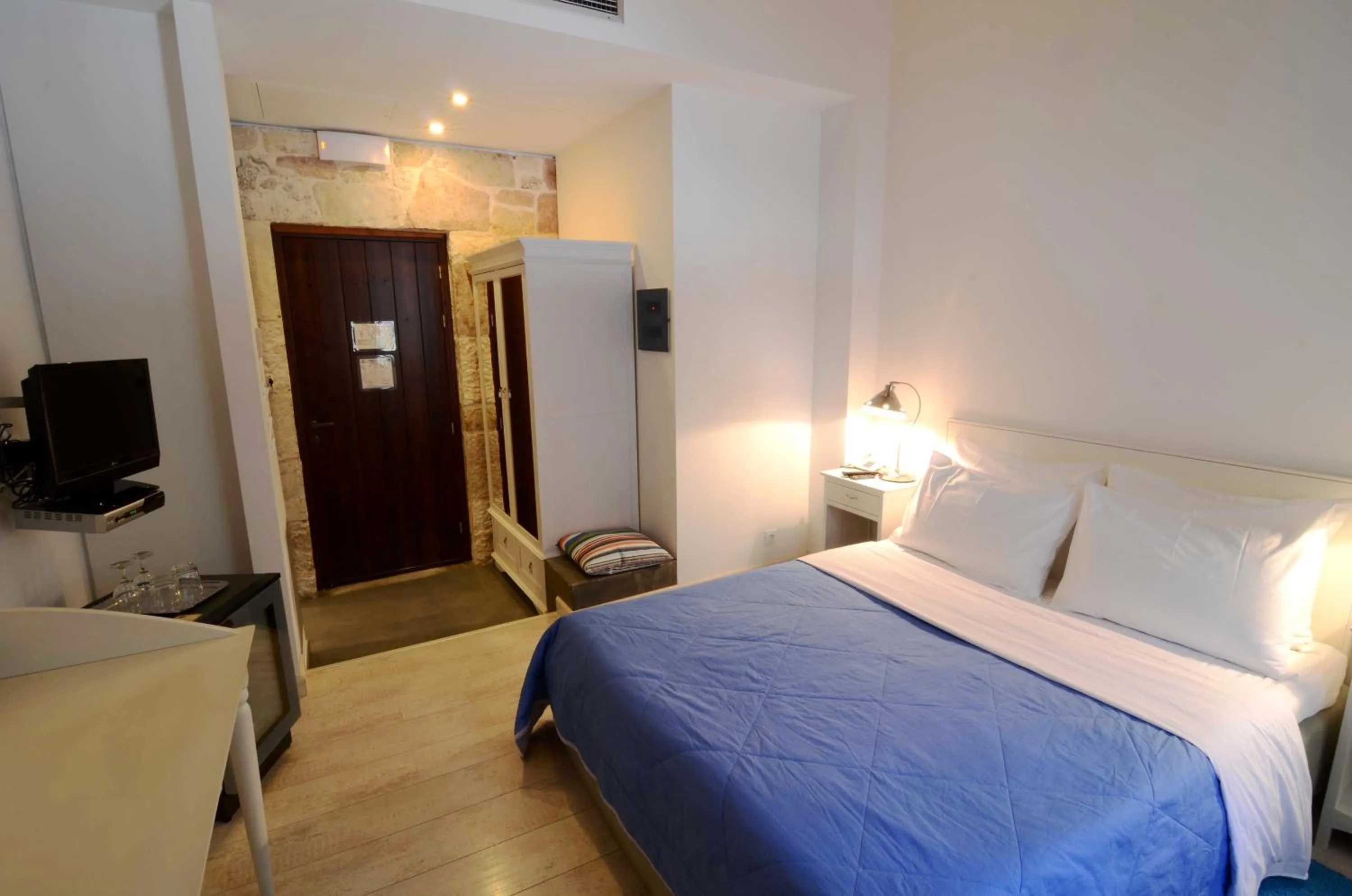 Photo of the whole room, Bed in Familia