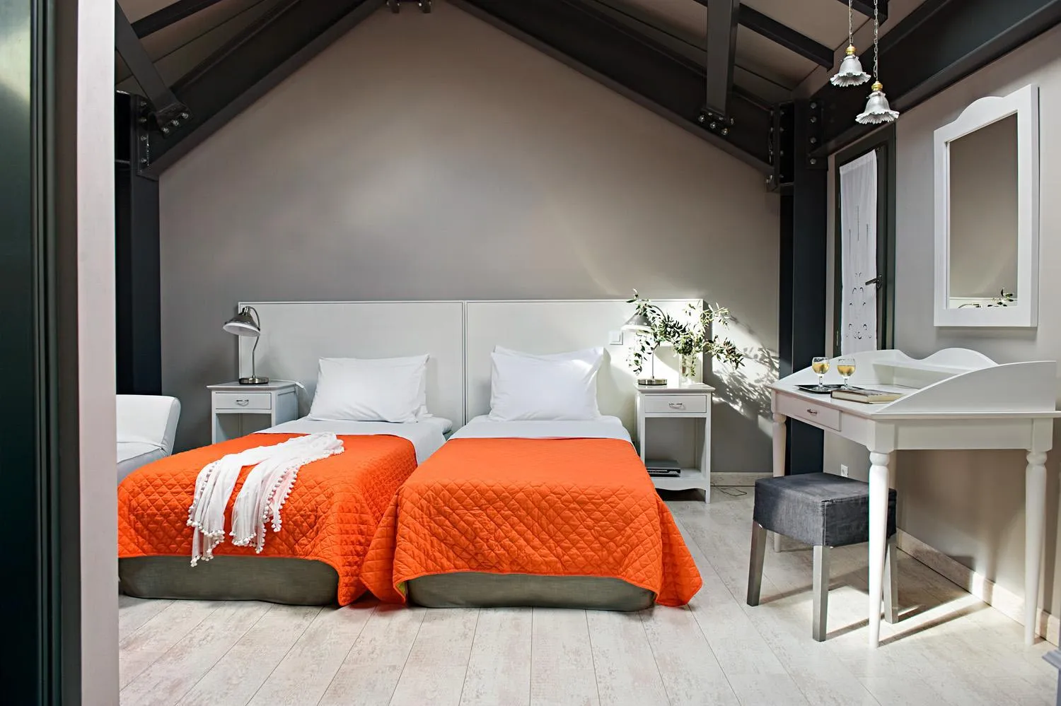 Photo of the whole room, Bed in Familia