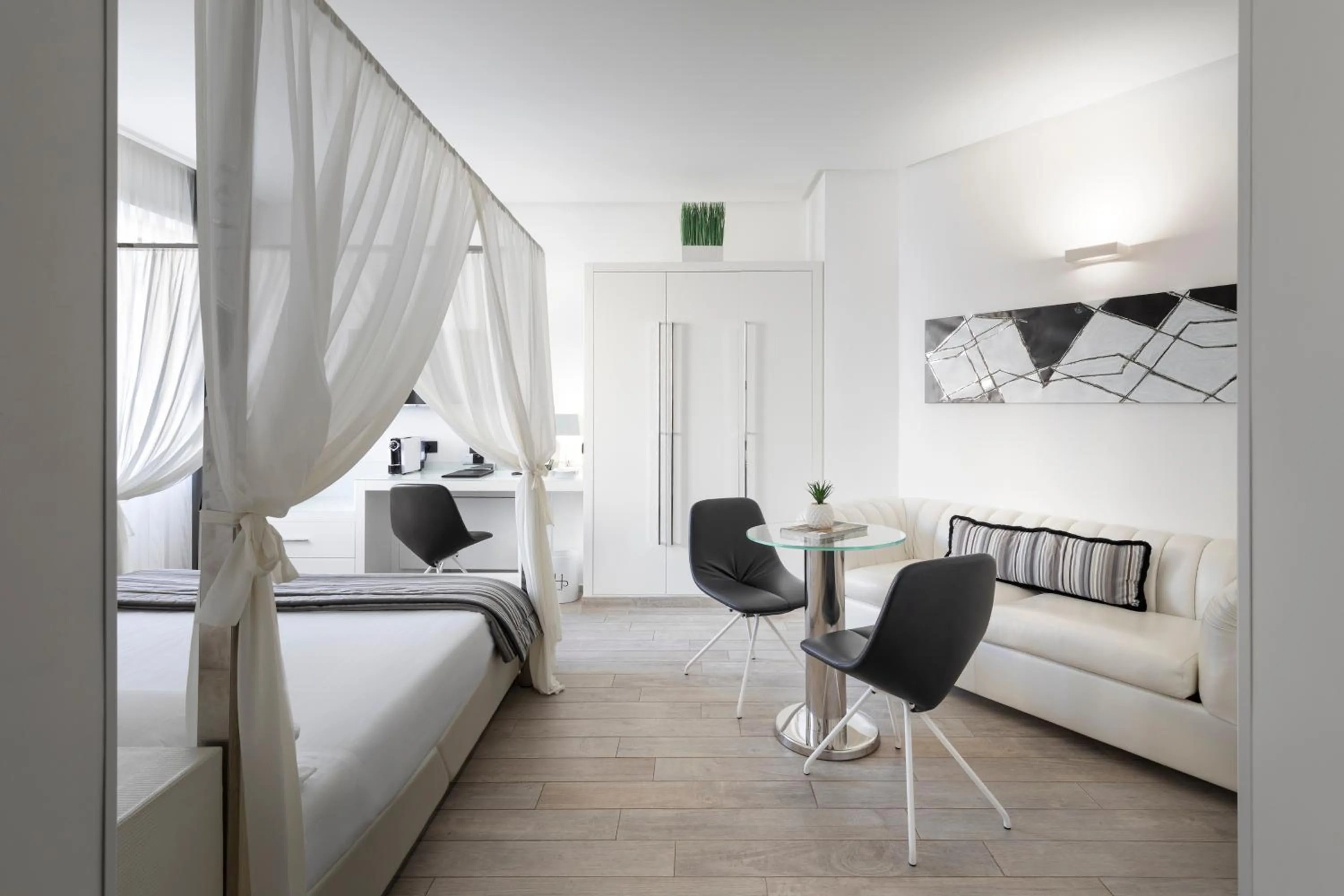 Bedroom, Bed in LHP Hotel Santa Margherita Palace & SPA