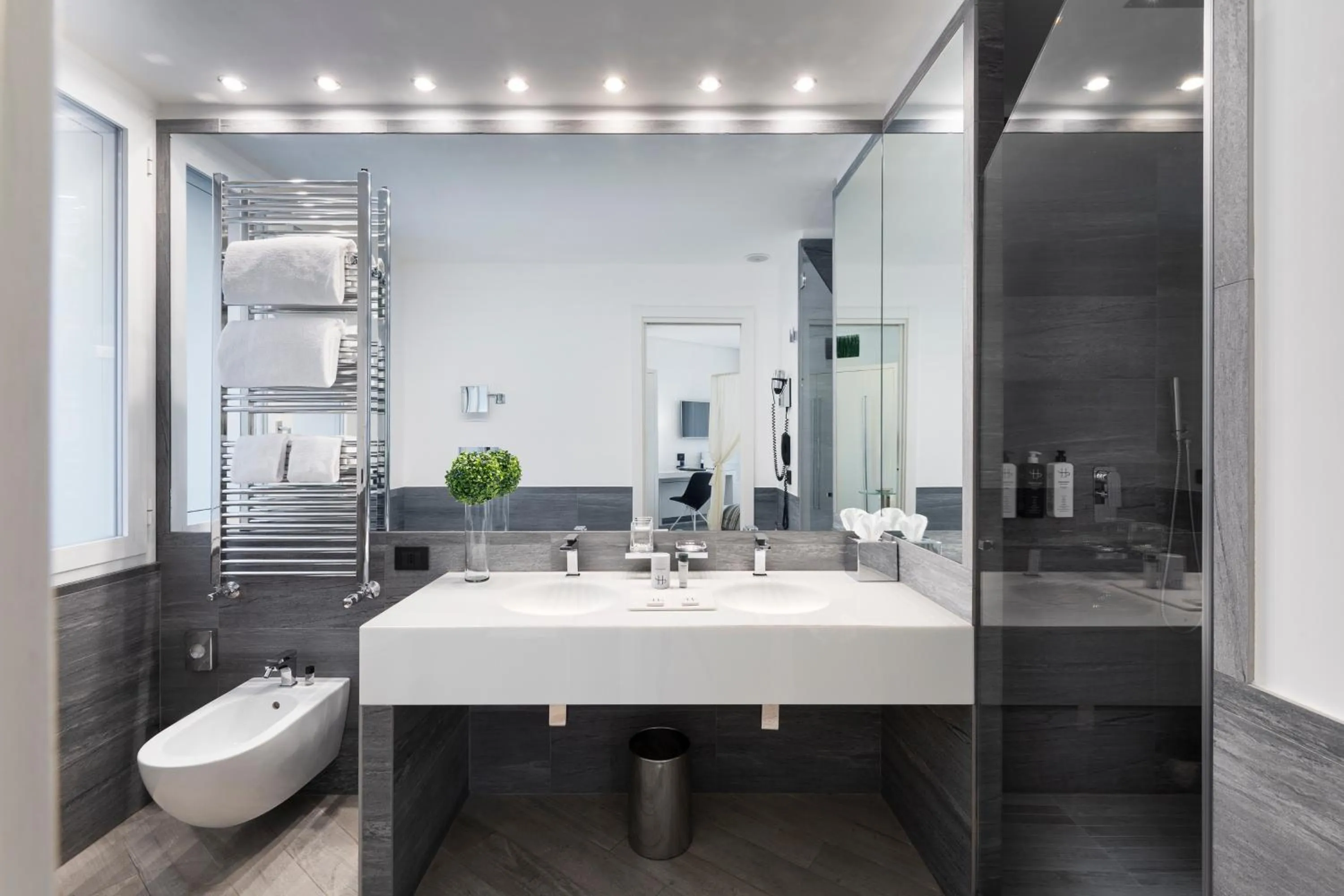 Bathroom in LHP Hotel Santa Margherita Palace & SPA