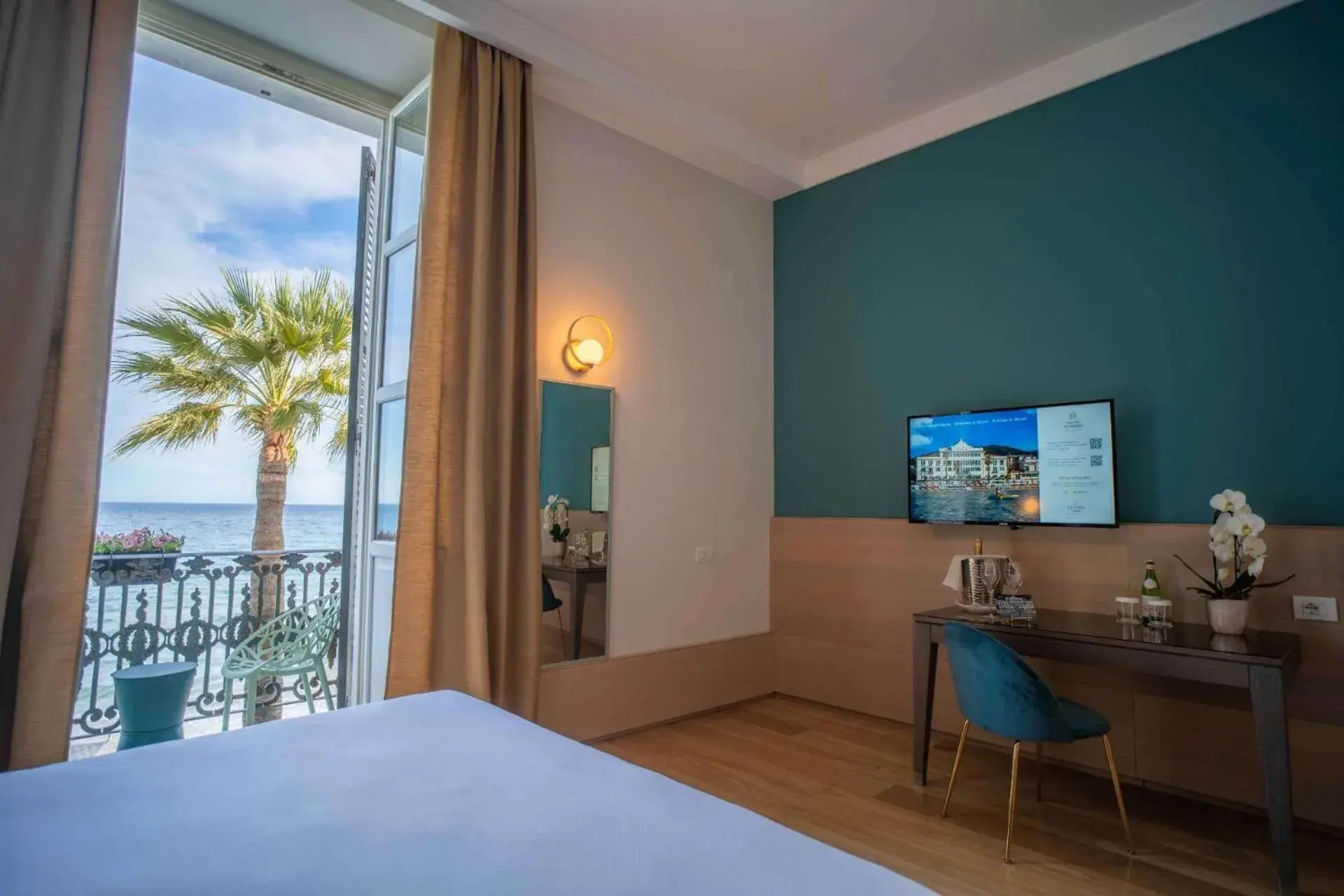 Double Room with Balcony in Grand Hotel Alassio Beach & Spa Resort - The Leading Hotels of the World Double Room with Balcony in Grand Hotel Alassio Beach & Spa Resort - The Leading Hotels of the World