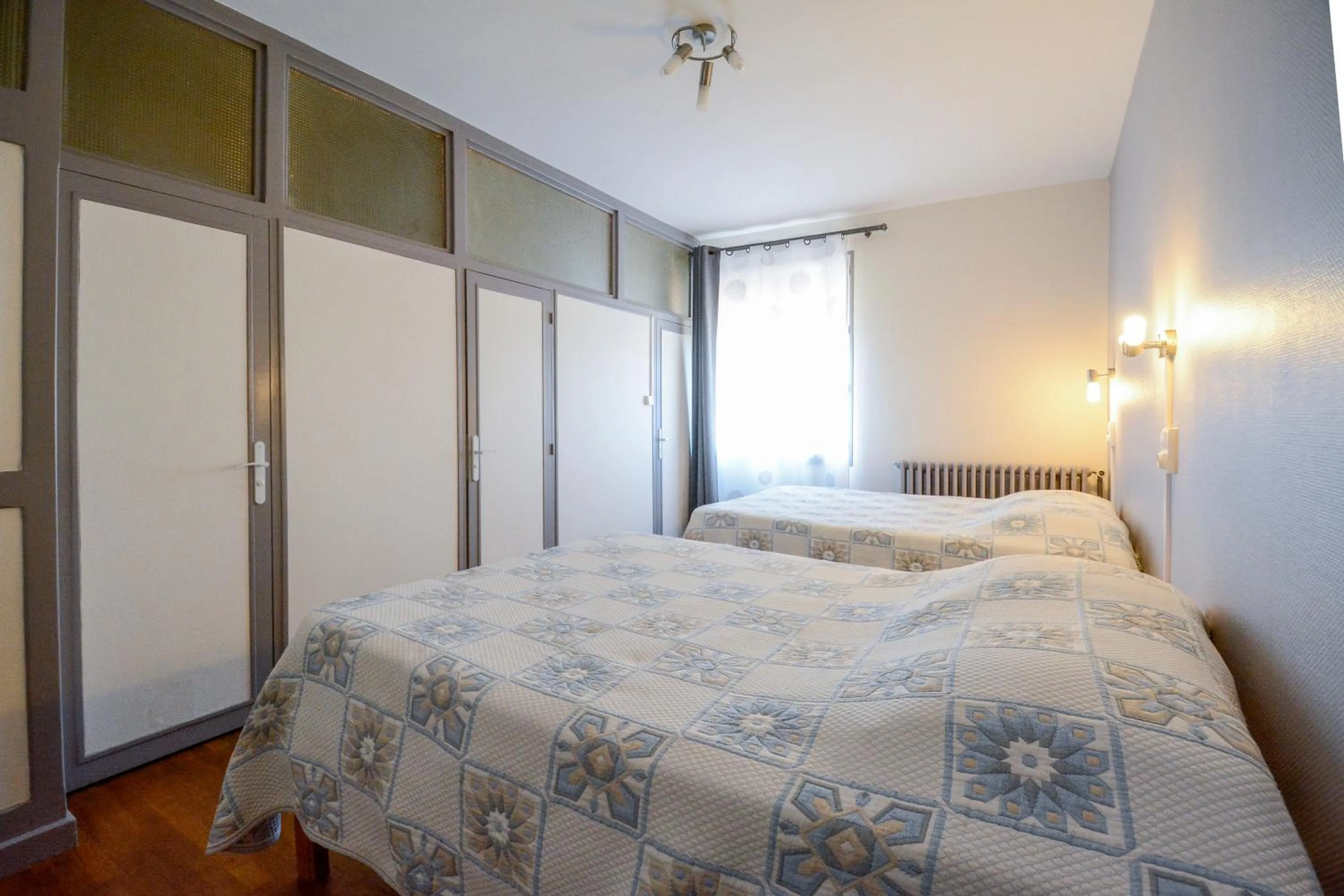 Bedroom, Bed in HOTEL DE LA POMME D'OR