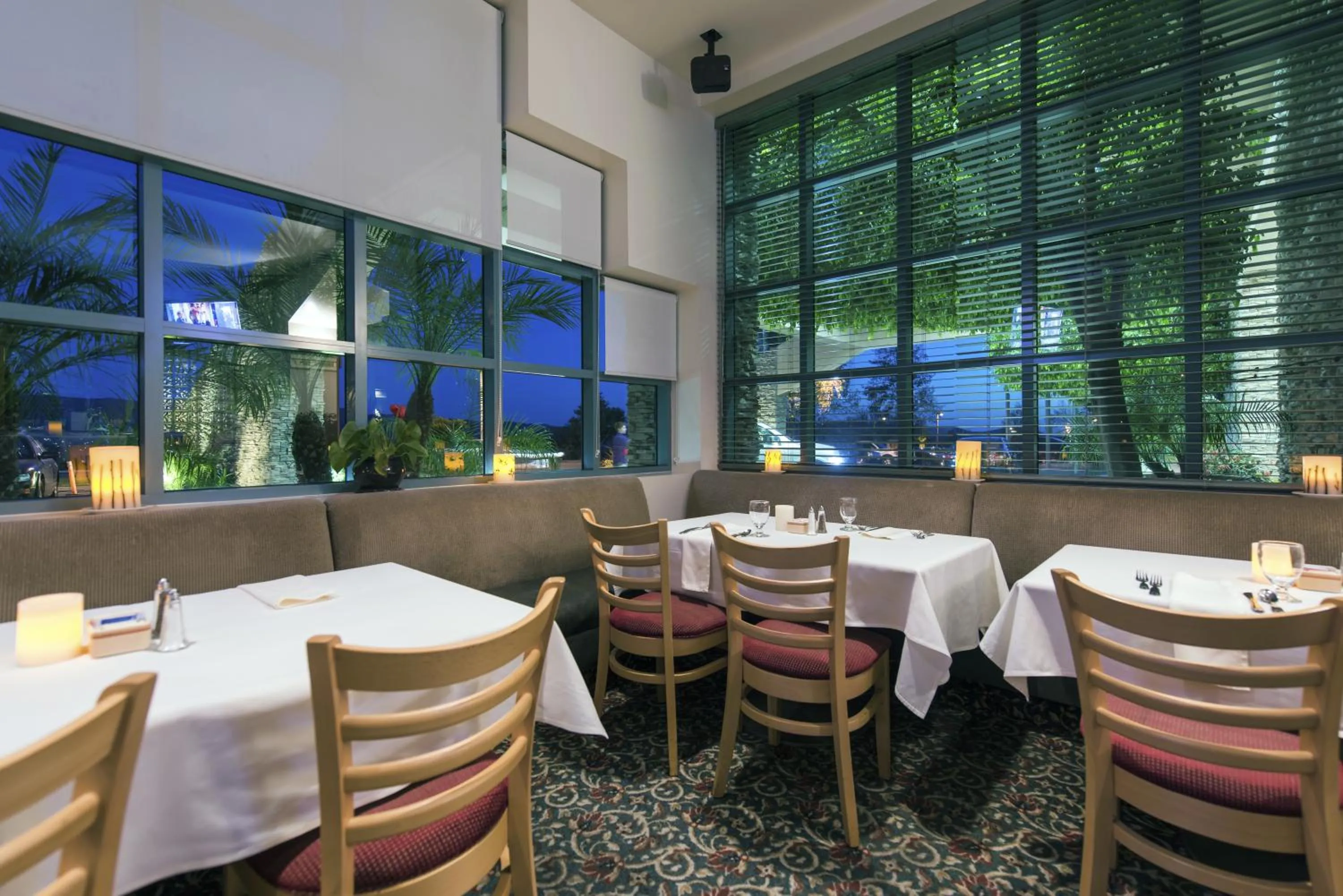 Restaurant/places to eat in Grand Vista Hotel