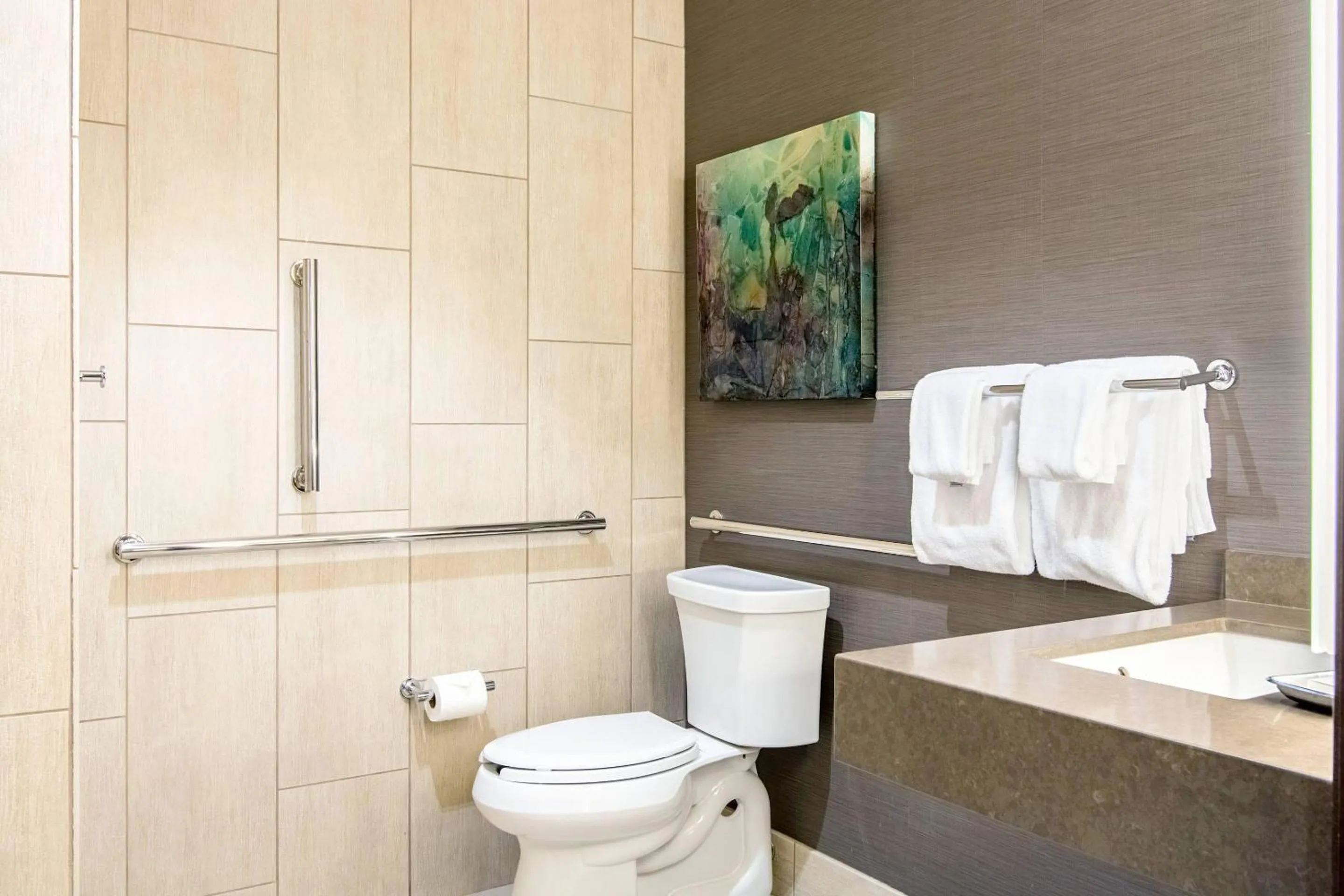 Bedroom in Oasis Hotel and Conv Center, an Ascend Collection Hotel