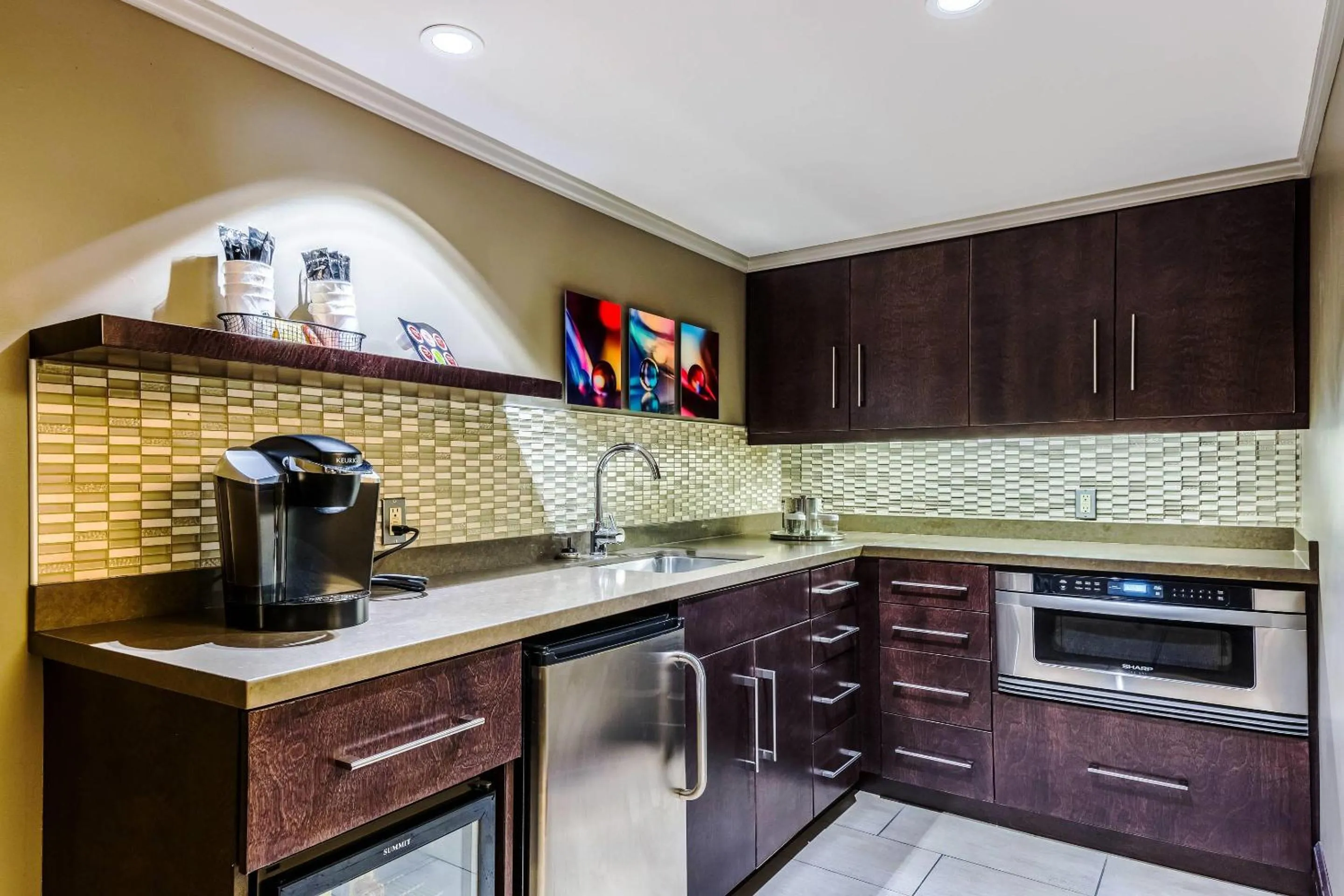 Bedroom in Oasis Hotel and Conv Center, an Ascend Collection Hotel