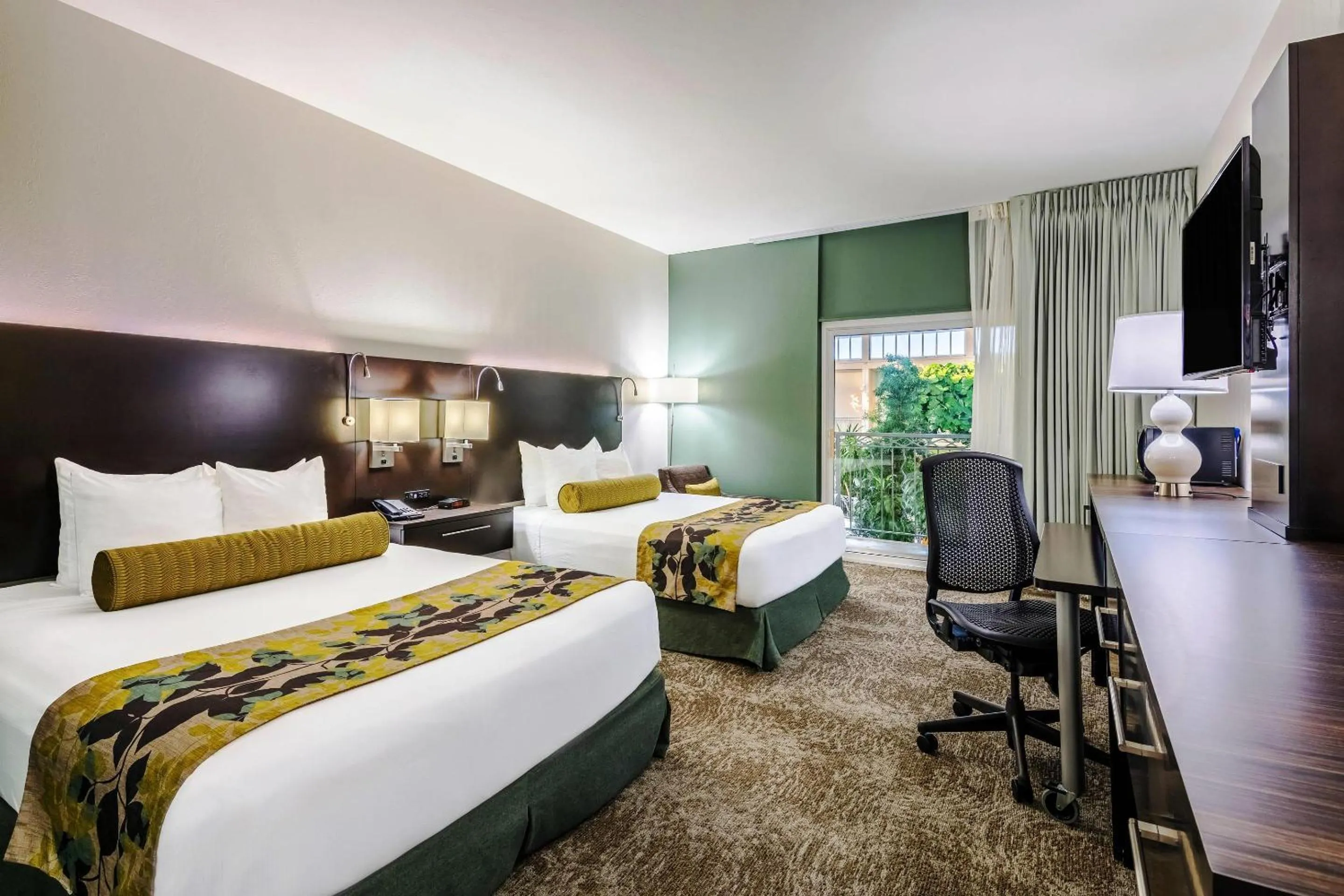 Bedroom, Bed in Oasis Hotel and Conv Center, an Ascend Collection Hotel