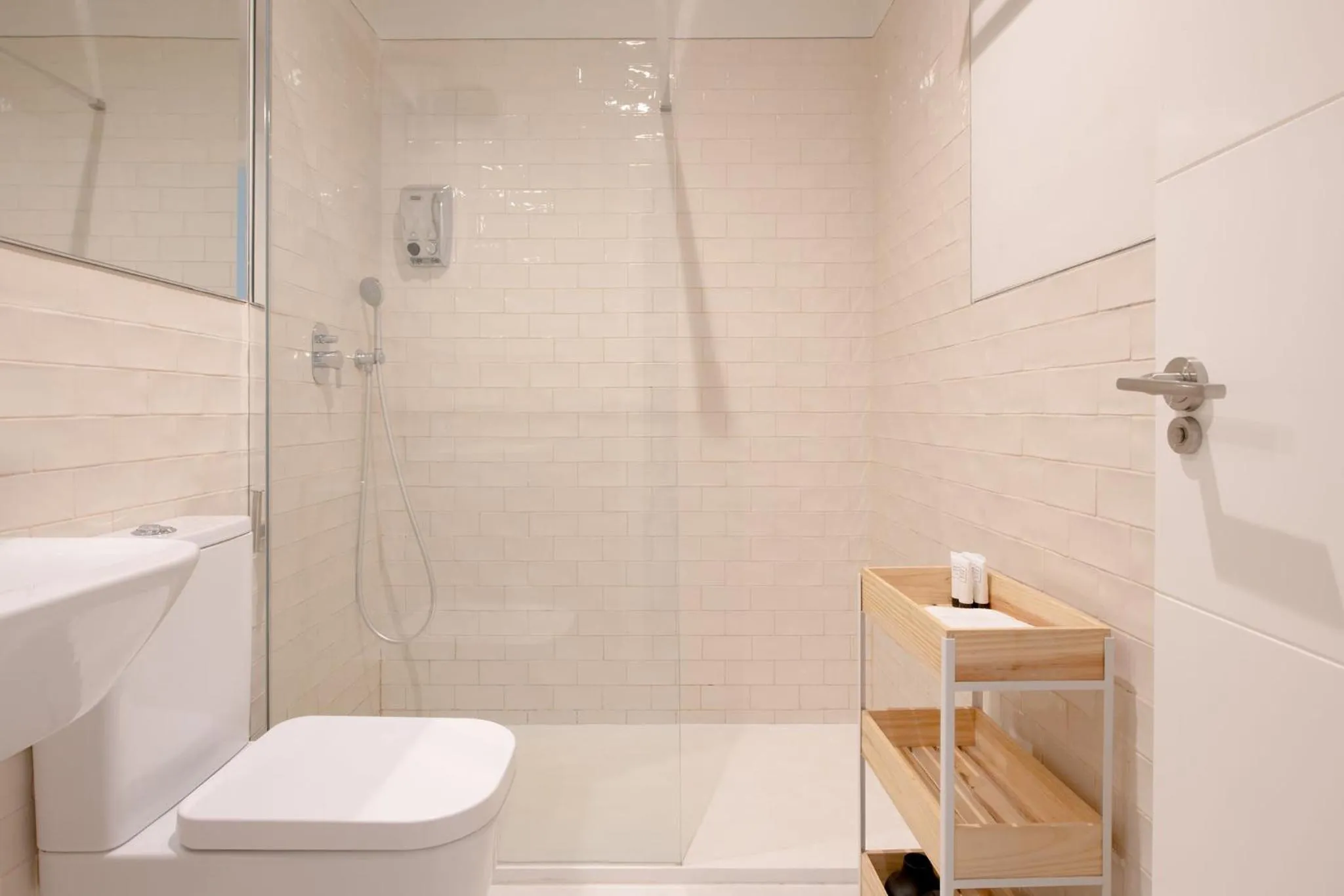 Shower in Ópera Apartments Alameda