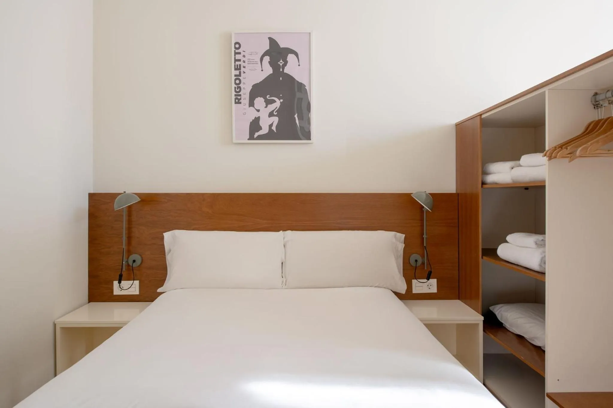 Bed in Ópera Apartments Alameda