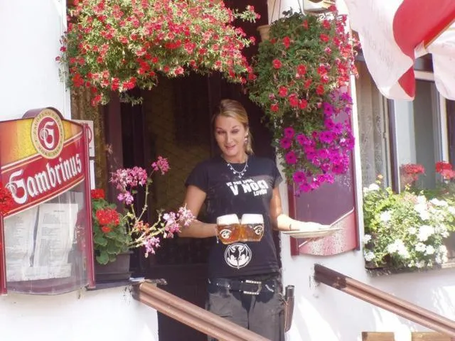 Restaurant/places to eat in Pension Sparta