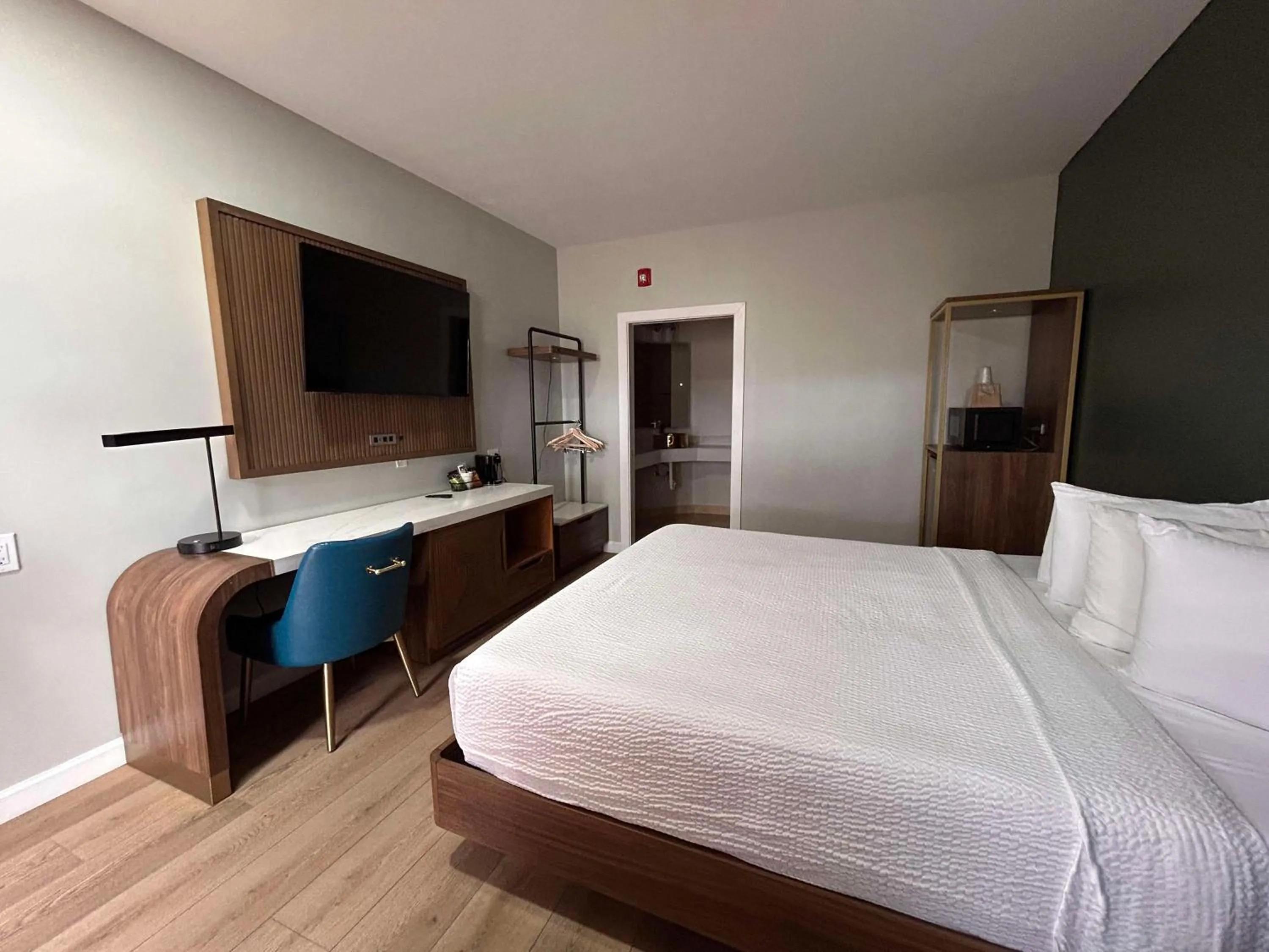 Bedroom, Bed in SureStay by Best Western Morgan Hill