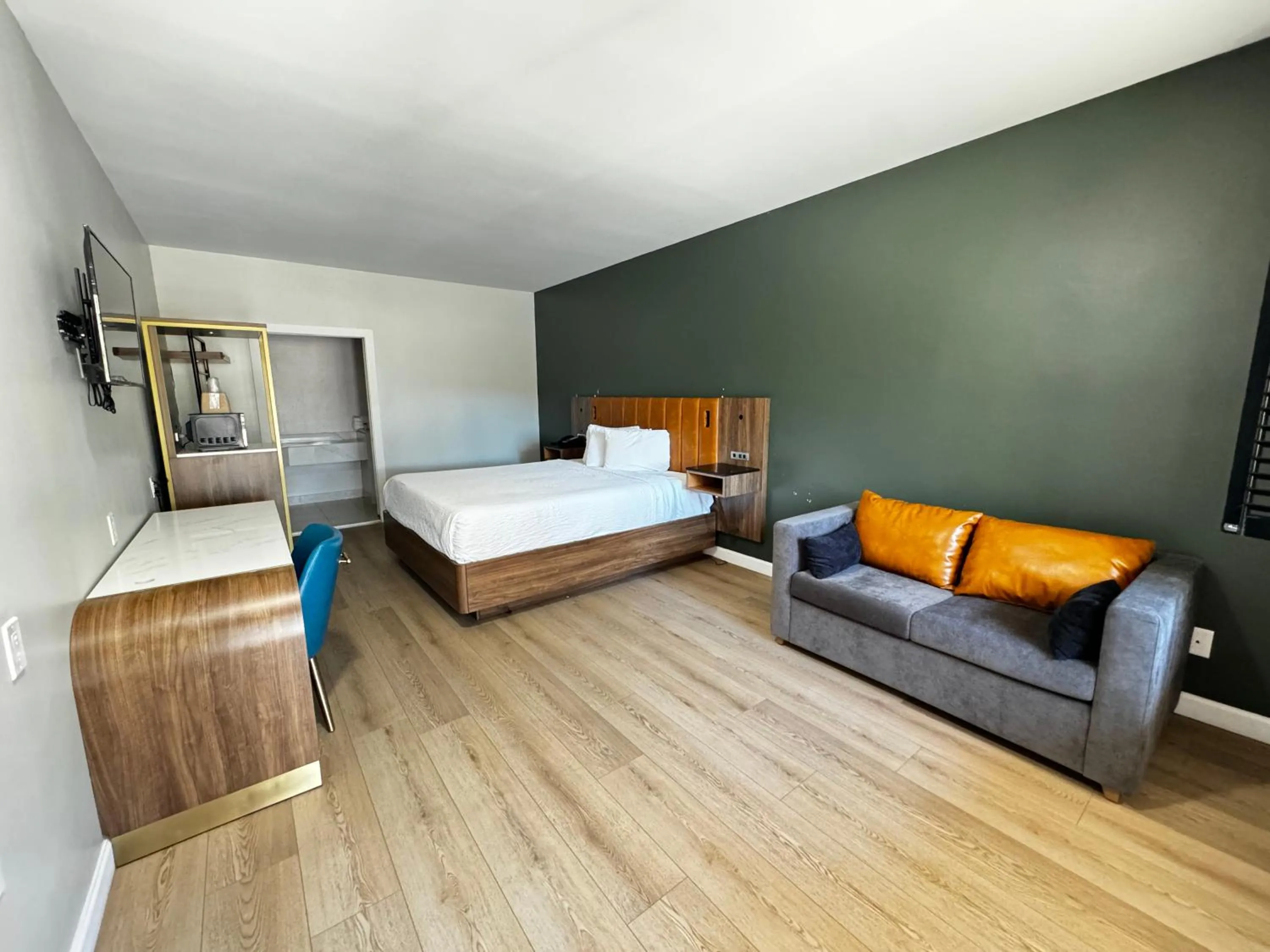 Bedroom, Bed in SureStay by Best Western Morgan Hill