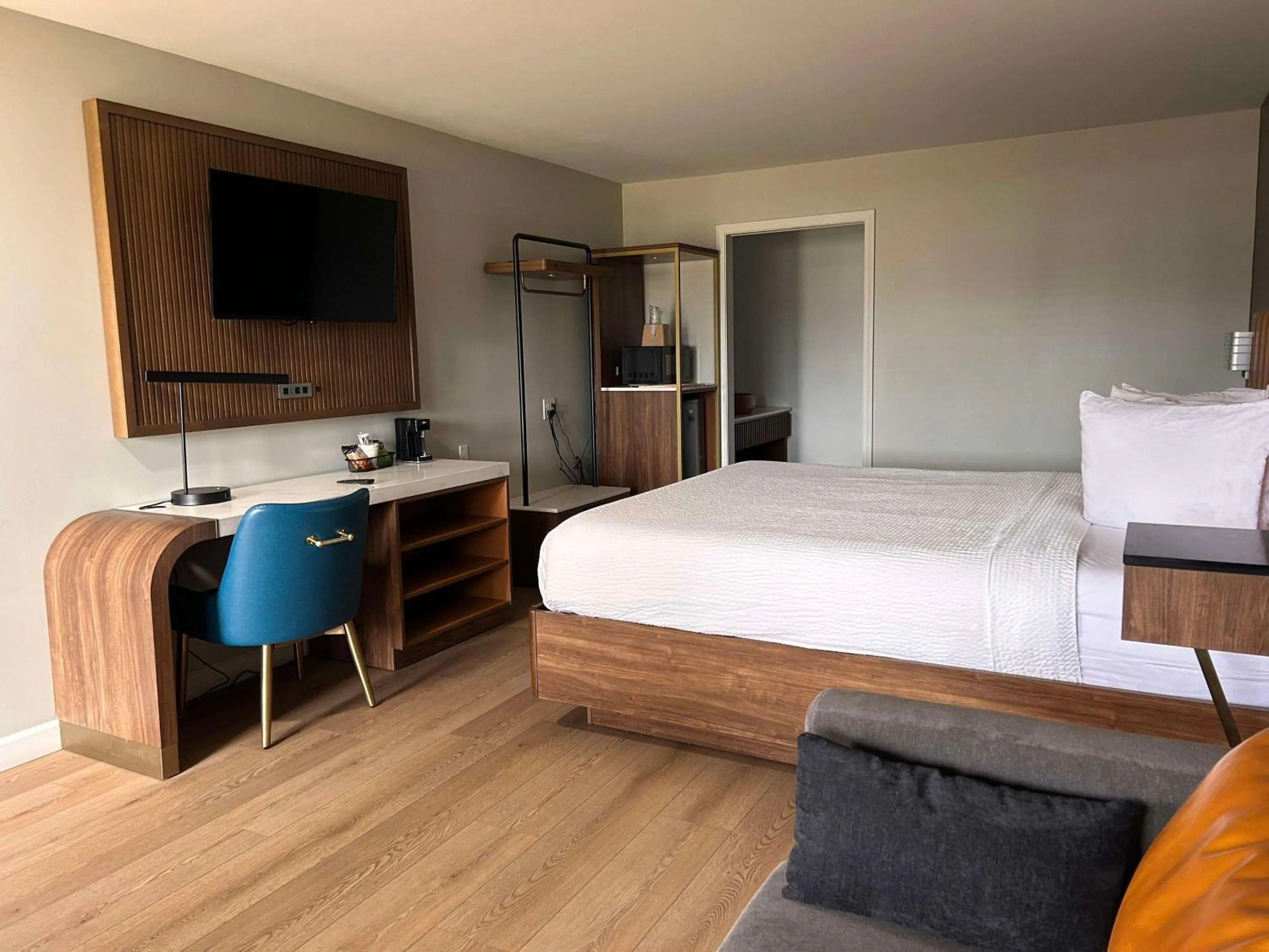 Bedroom, Bed in SureStay by Best Western Morgan Hill