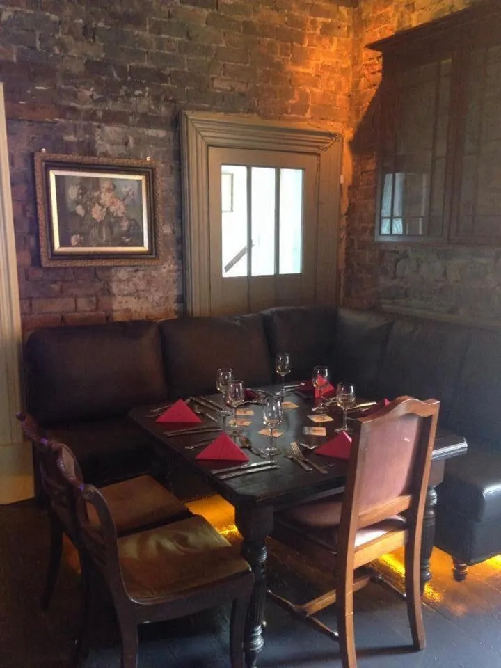 Food and drinks in Glendale Hotel