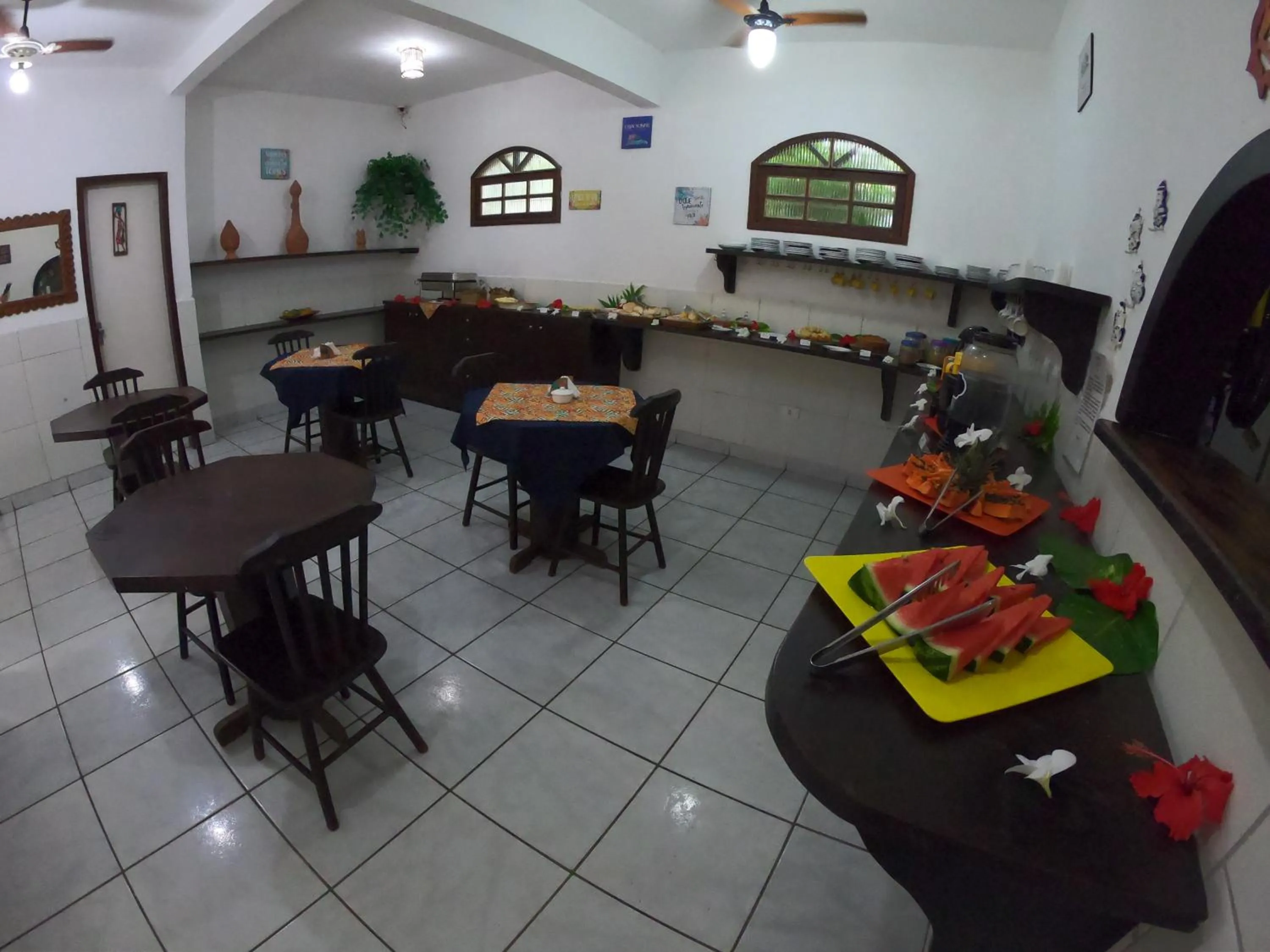 Restaurant/places to eat in Aguamarinha Pousada