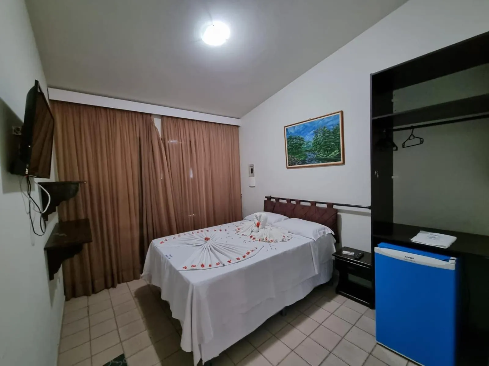 Photo of the whole room, Bed in Pousada Morada Azul