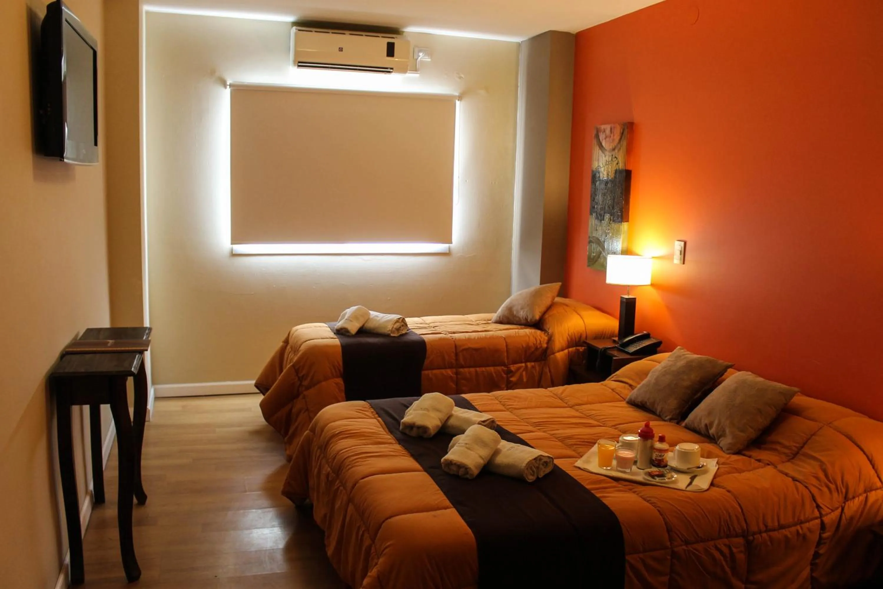 Photo of the whole room in Savannah Cordoba Hotel