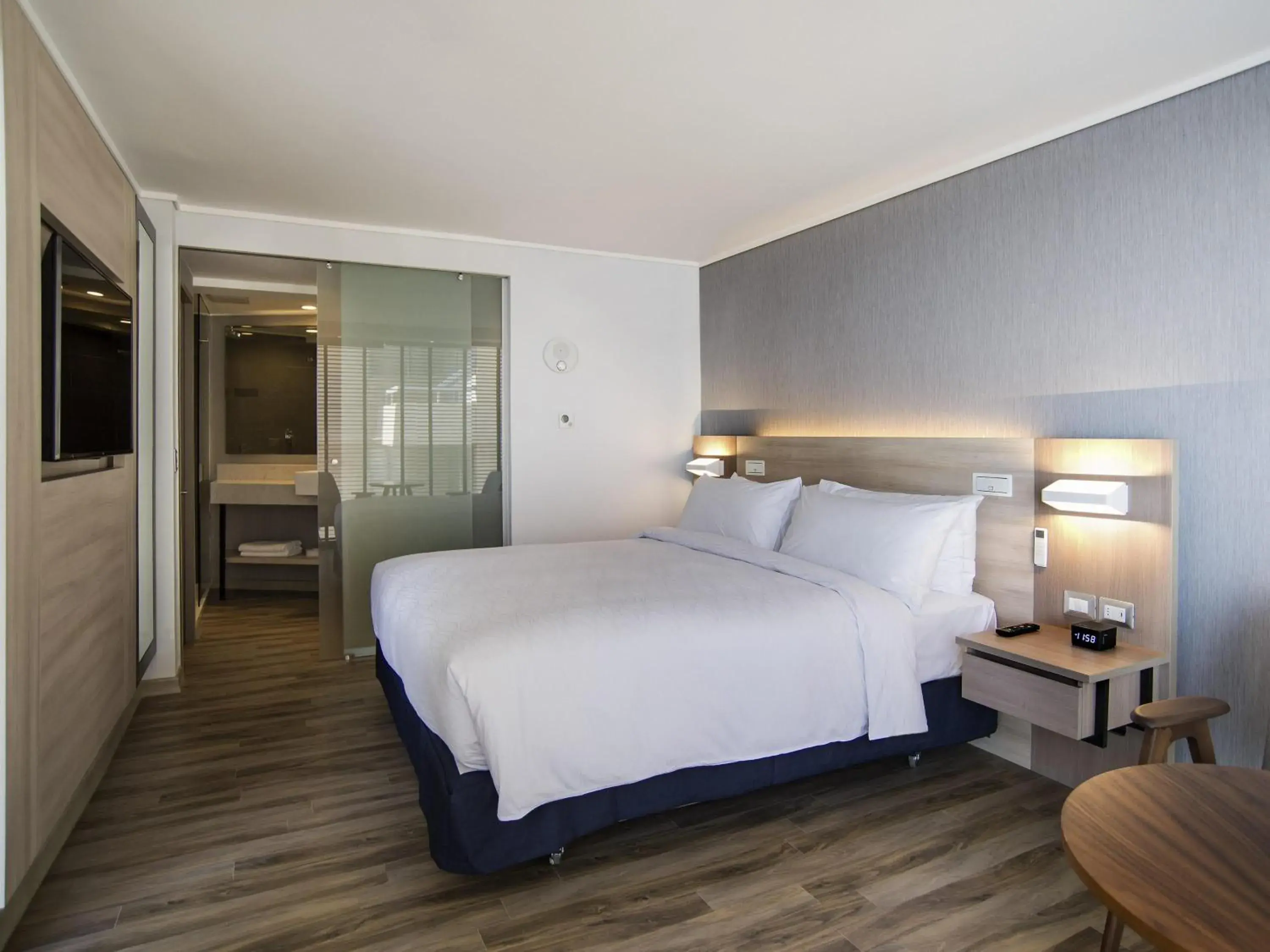 Superior Studio with King Bed and City view in Pullman Vina del Mar San Martin Superior Studio with King Bed and City view in Pullman Vina del Mar San Martin