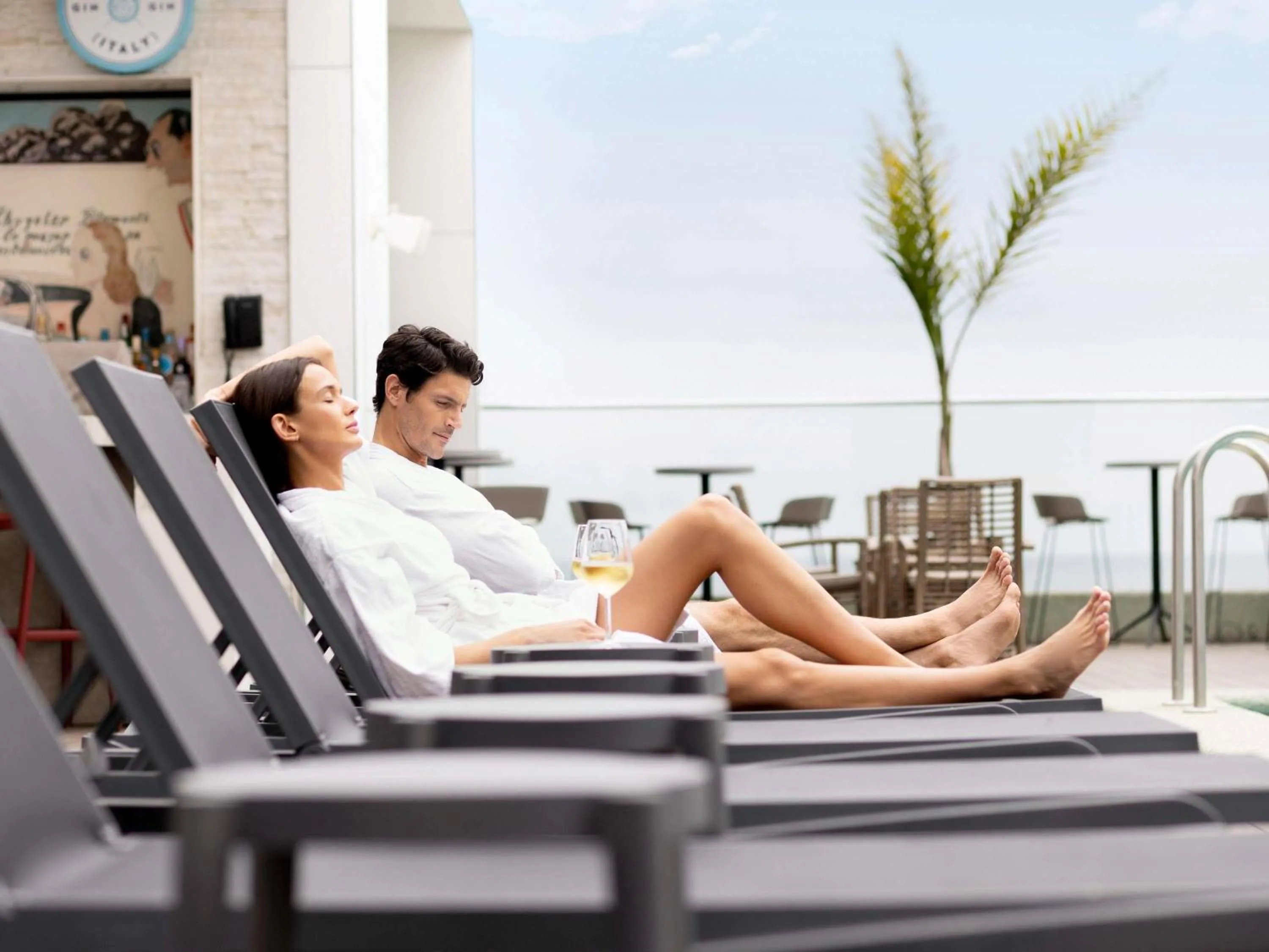 Pool view in Pullman Vina del Mar San Martin