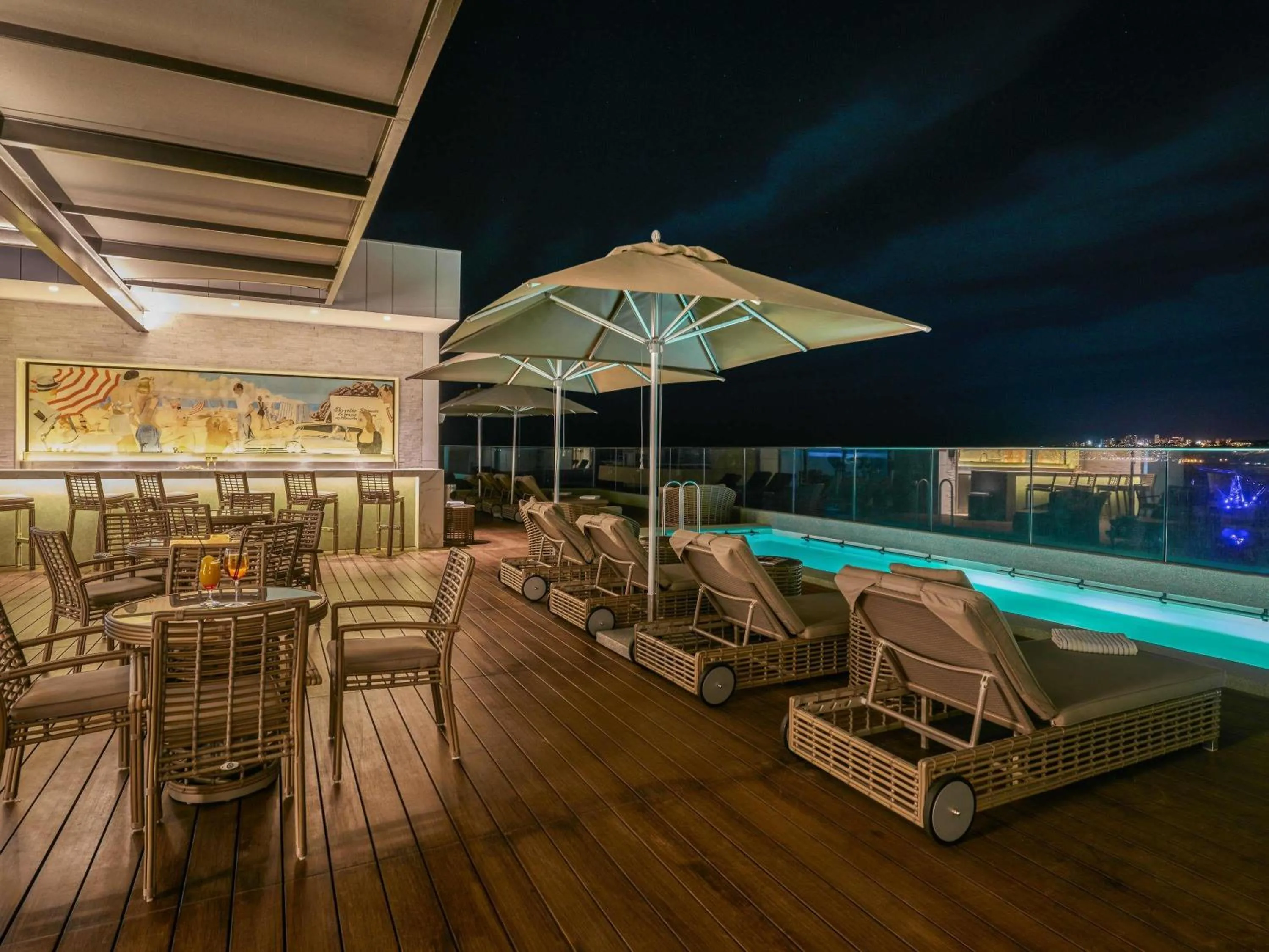 Pool view in Pullman Vina del Mar San Martin