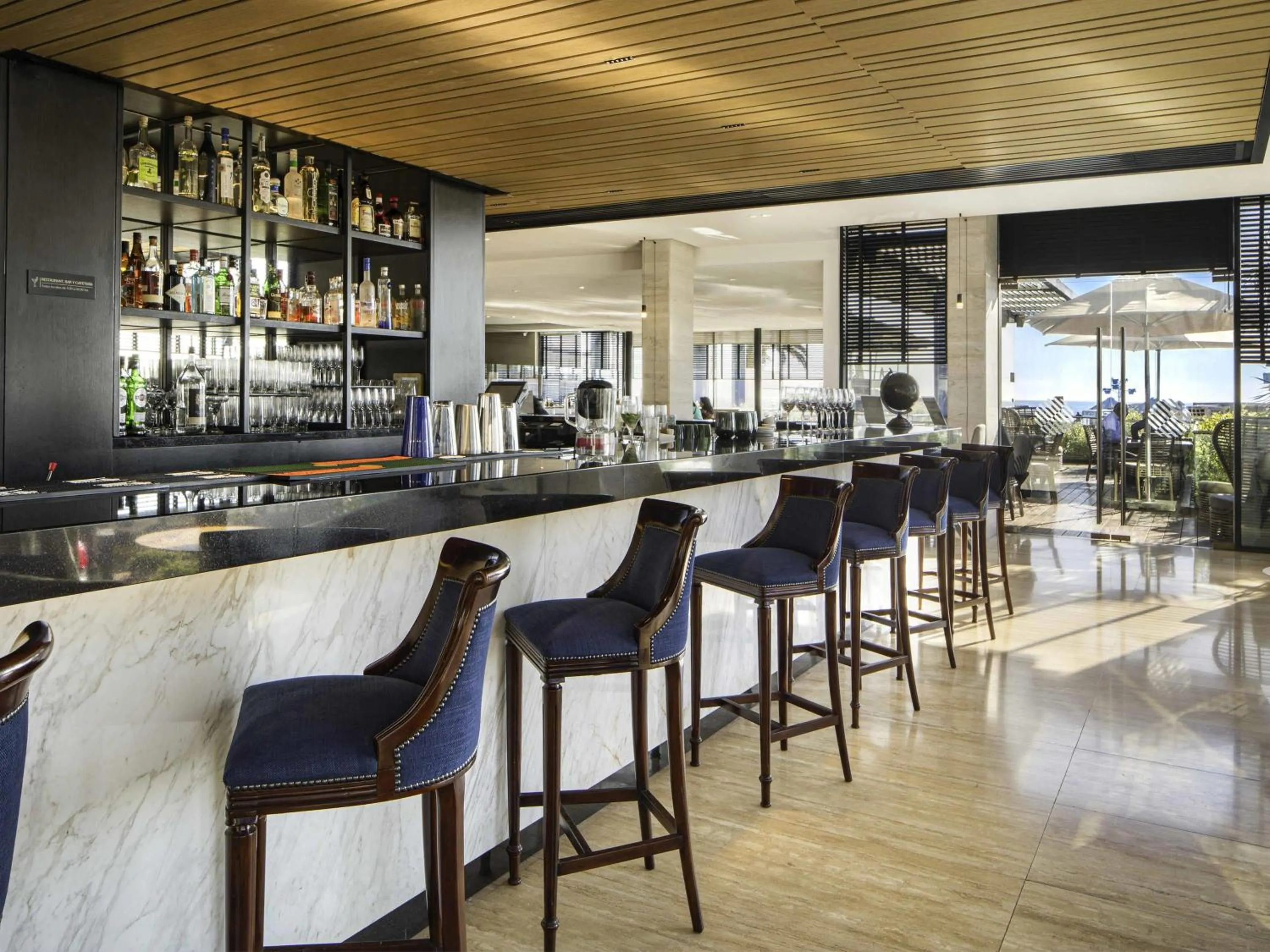 Lounge or bar in Pullman Vina del Mar San Martin