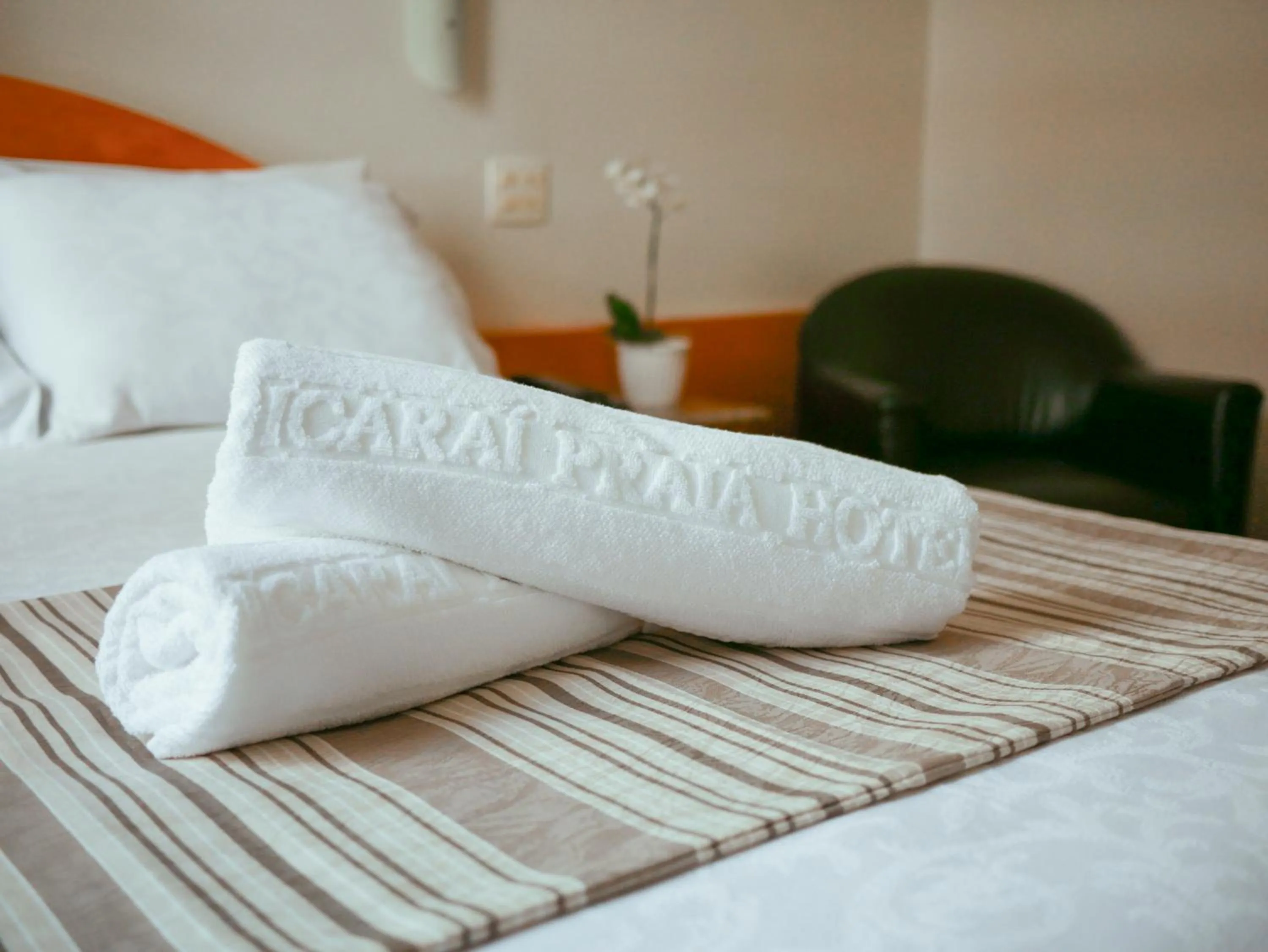 towels, Bed in Icaraí Praia Hotel