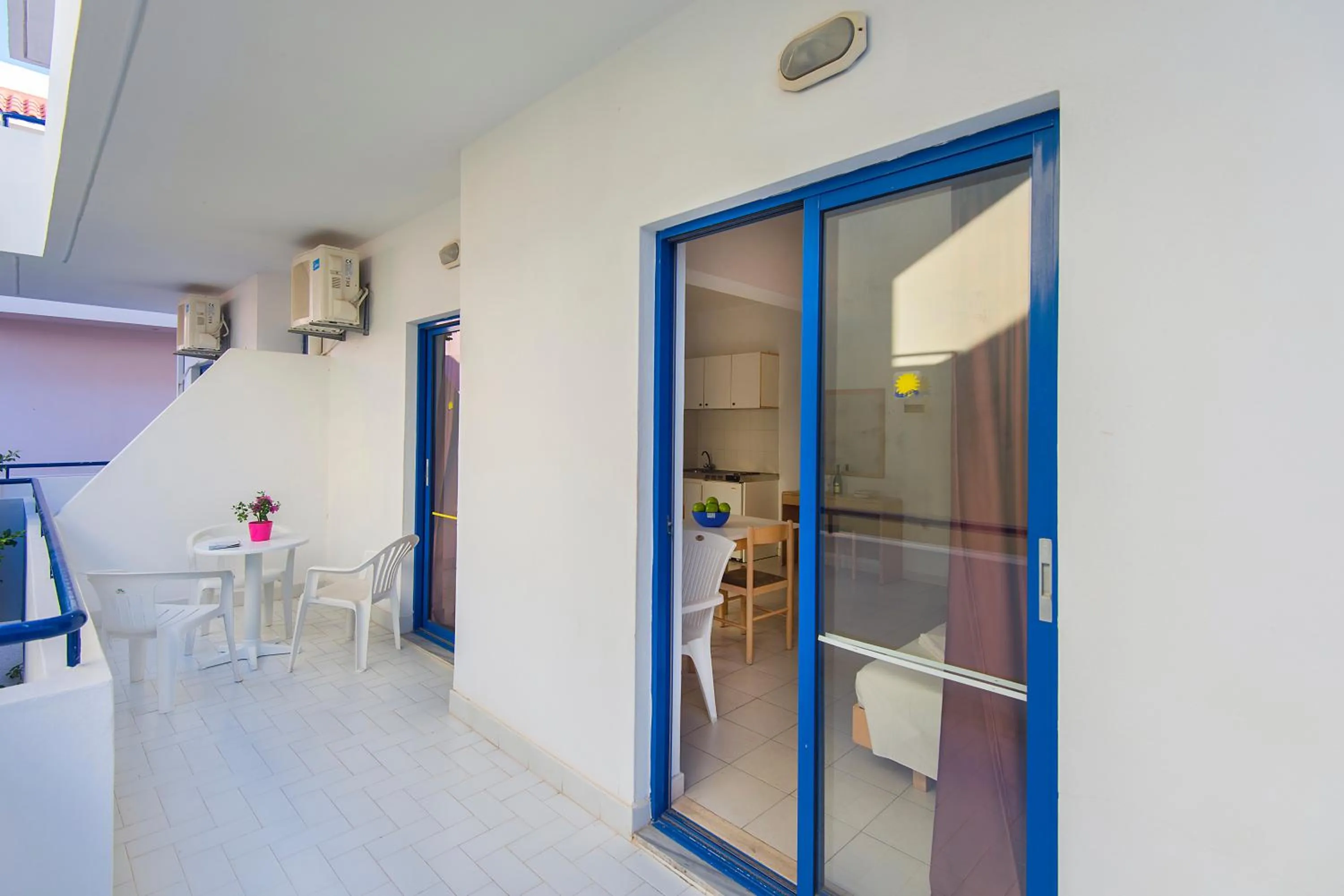 Balcony/Terrace in Blue Roses