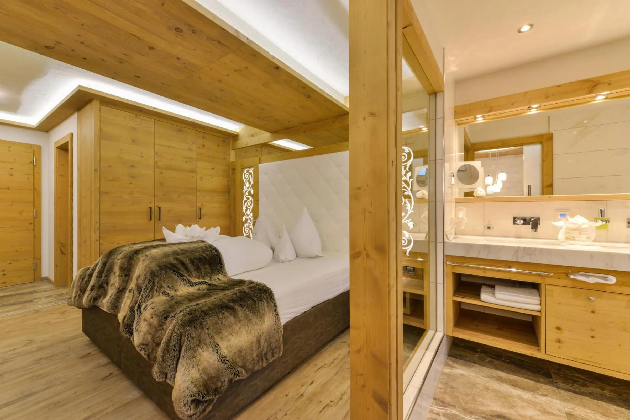 Bed in Oberlechtaler Hof Boutique Hotel