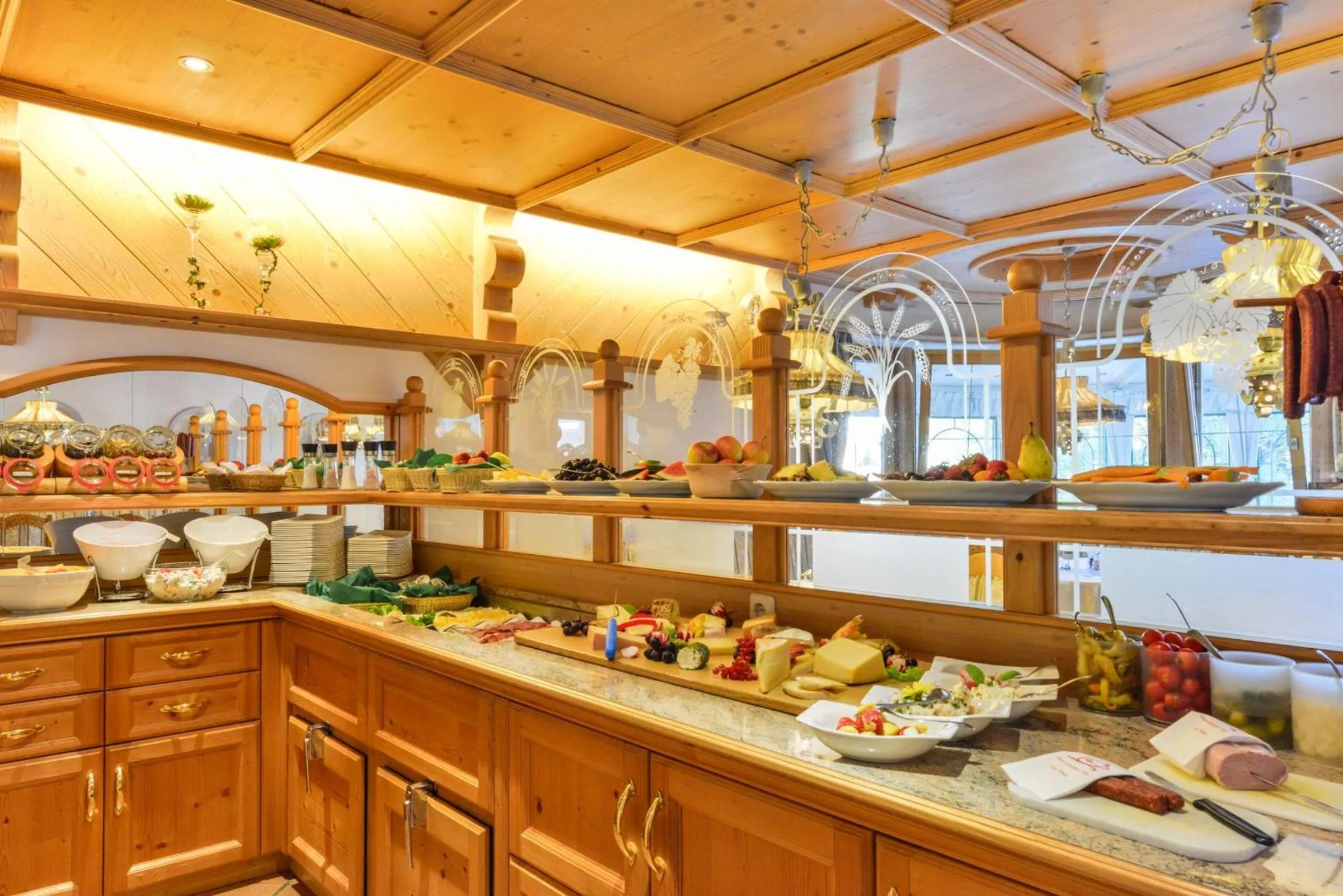 Food and drinks in Oberlechtaler Hof Boutique Hotel