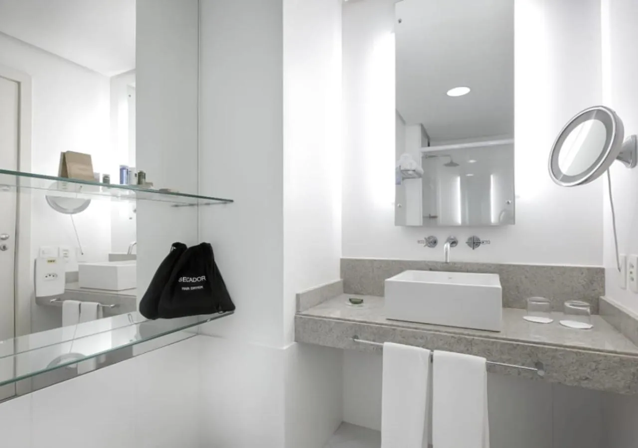 Bathroom in ArtHotel Transamerica Collection