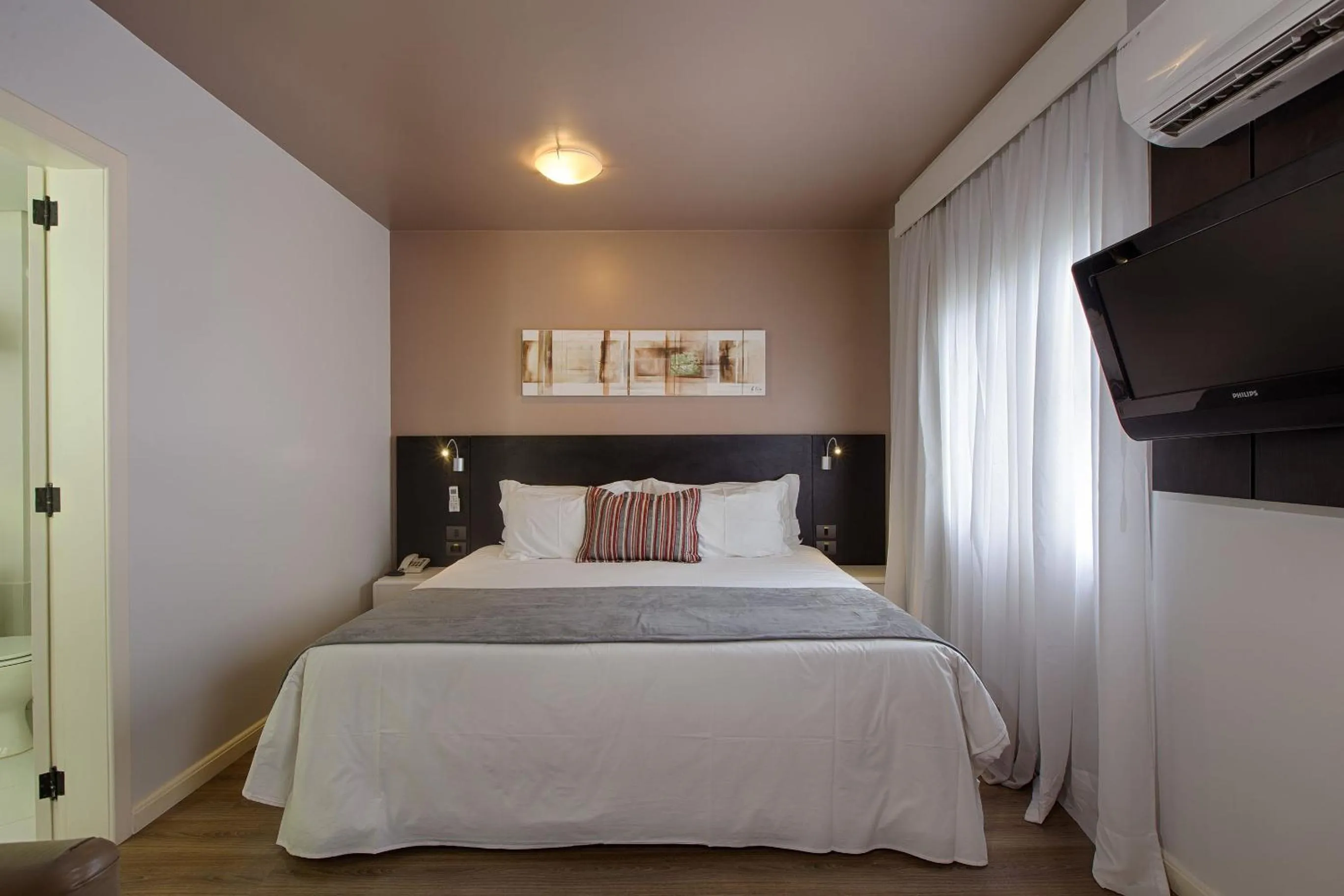 Bed in ArtHotel Transamerica Collection