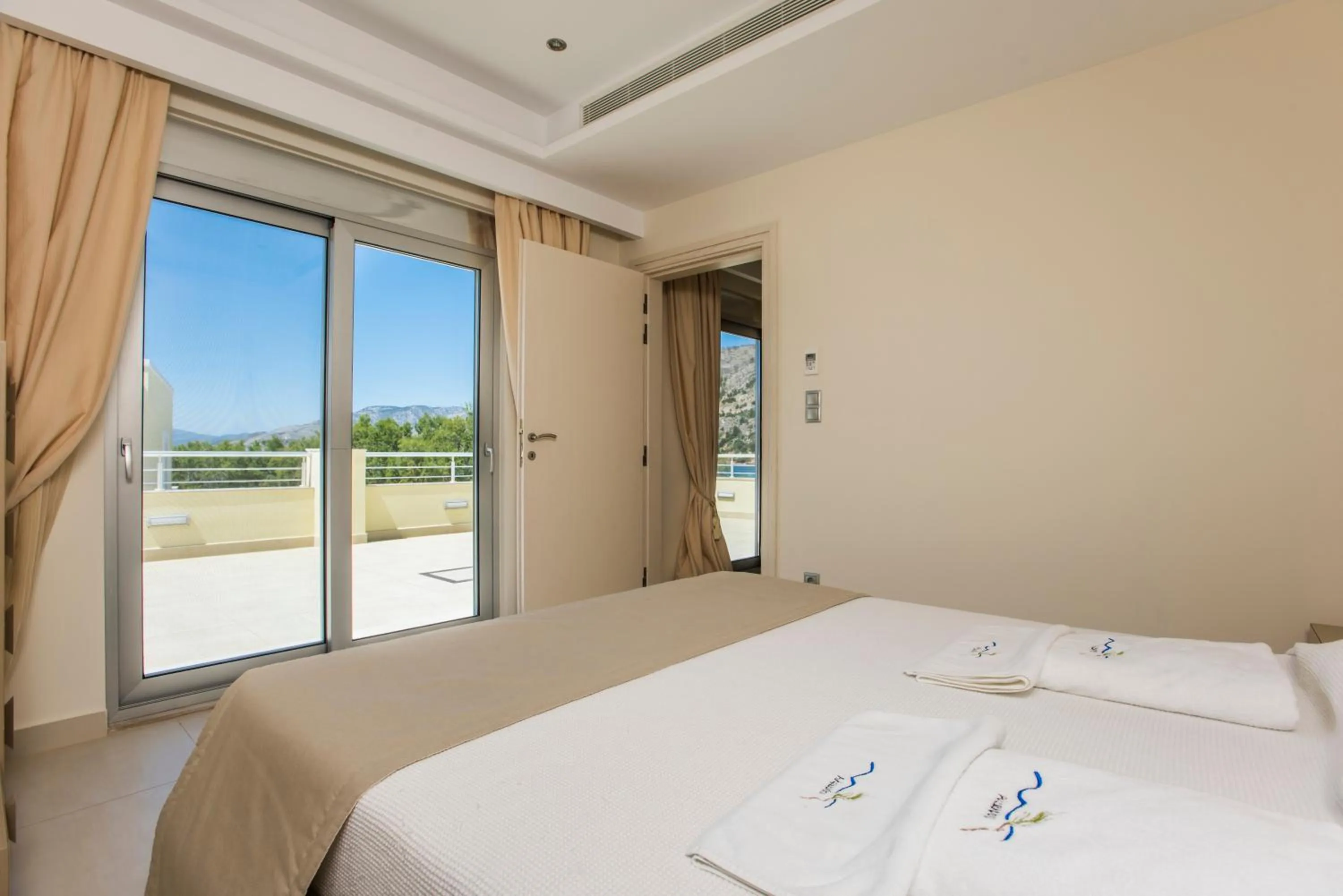 Bed in Almiriki Chios Rooms & Apartments