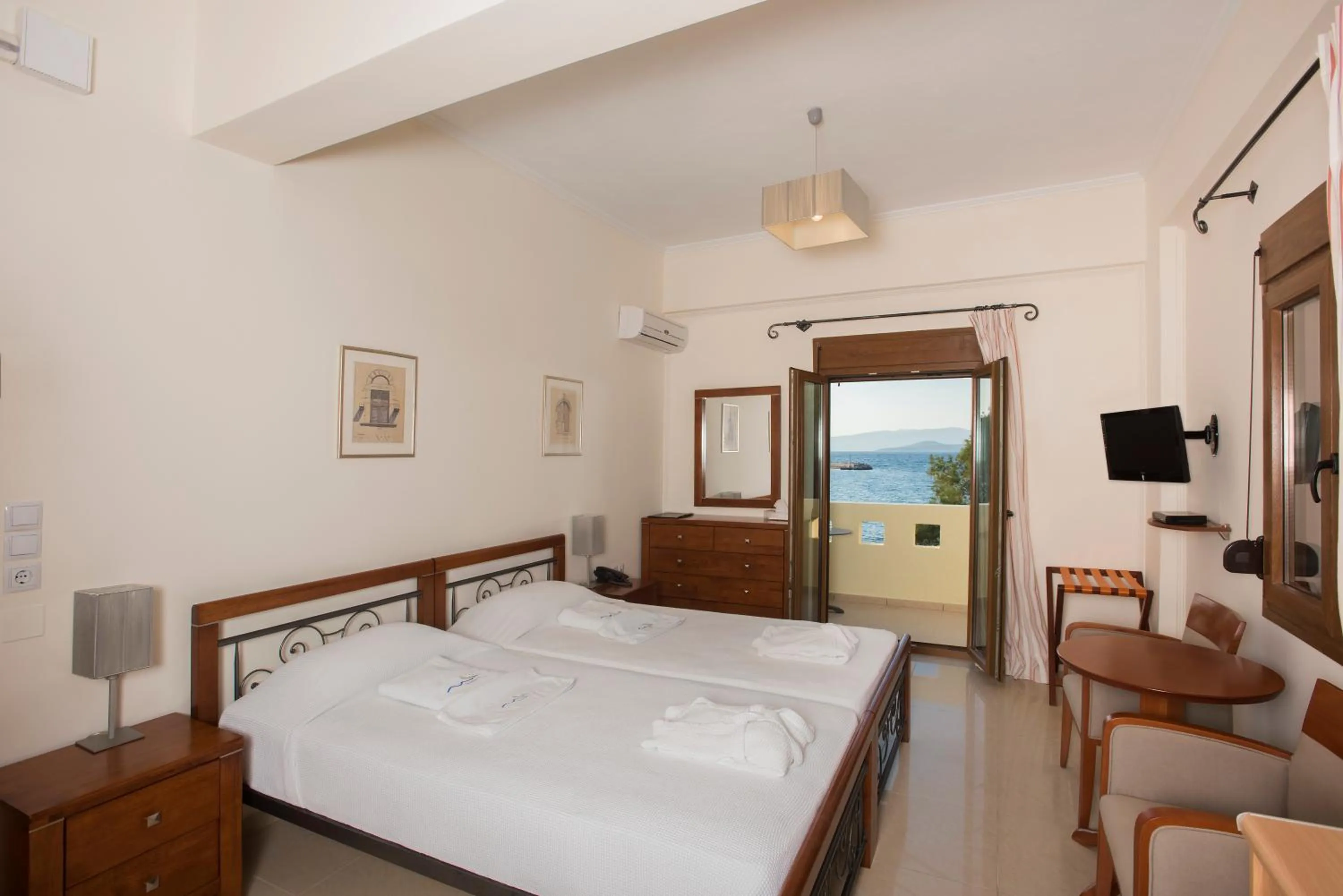 Bed in Almiriki Chios Rooms & Apartments