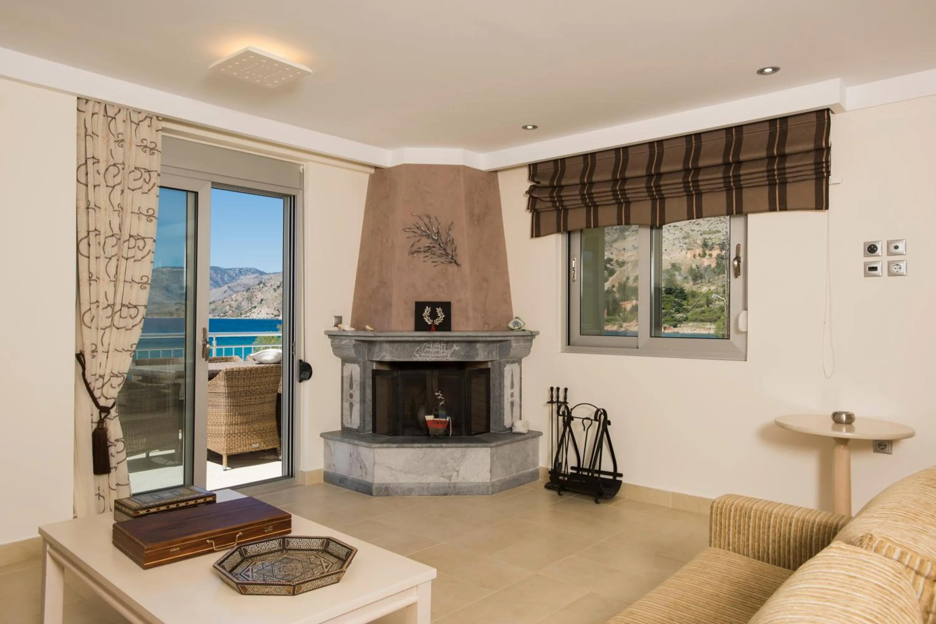 Seating area in Almiriki Chios Rooms & Apartments