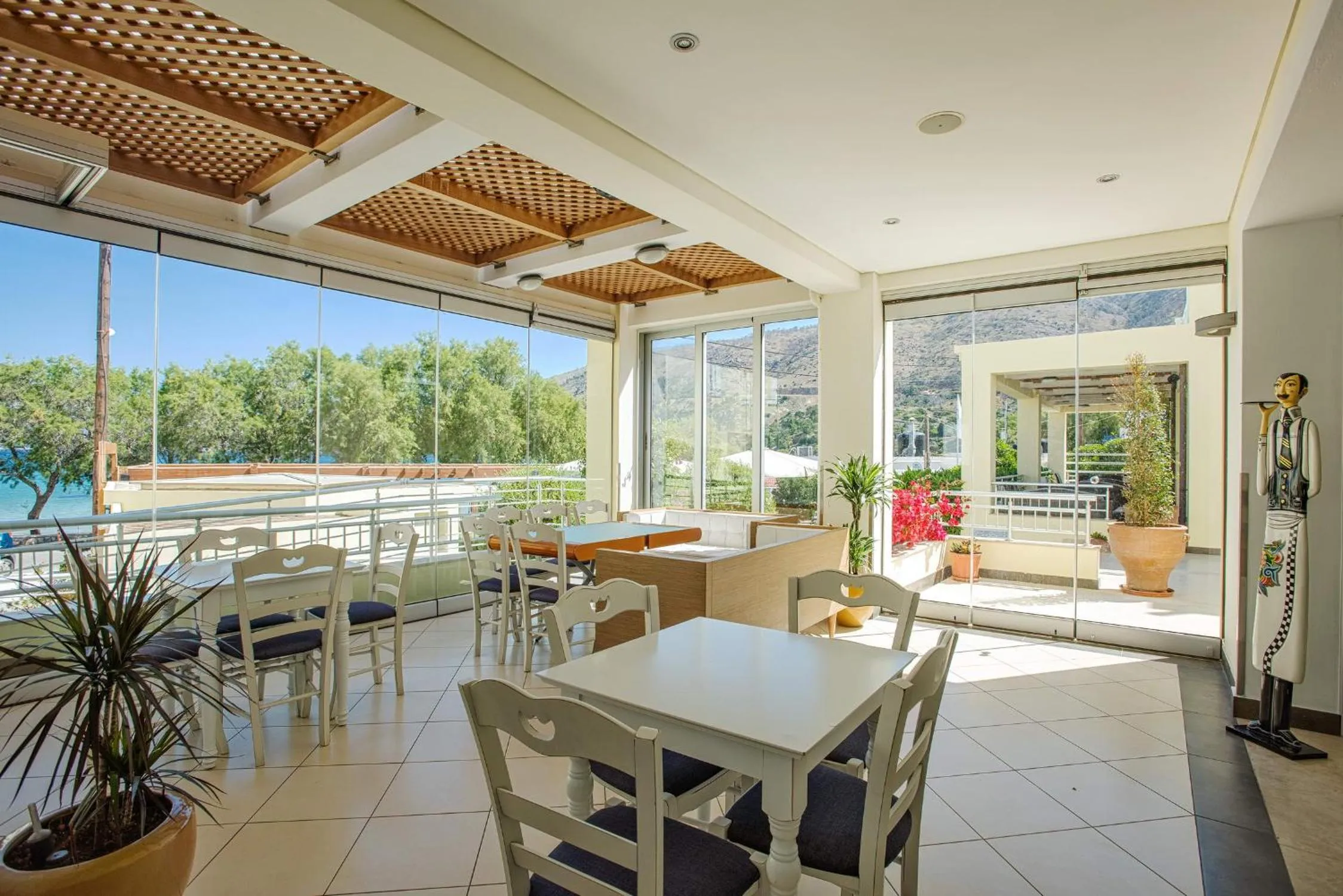 Area and facilities in Almiriki Chios Rooms & Apartments