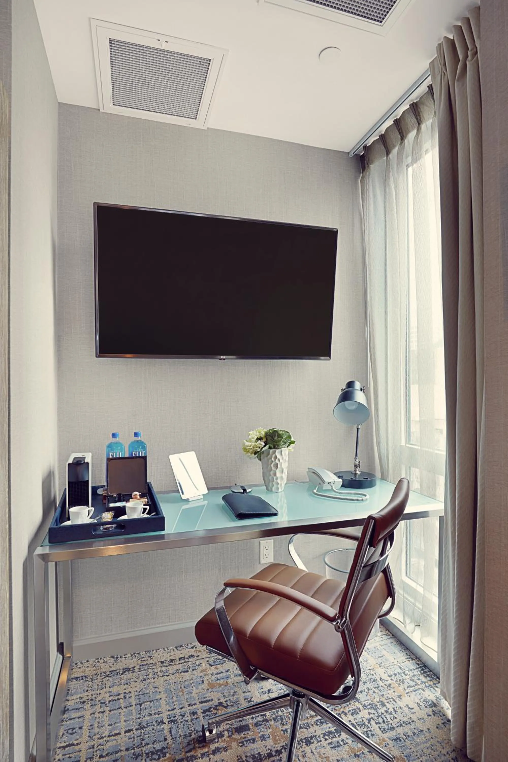 TV and multimedia in Artezen Hotel