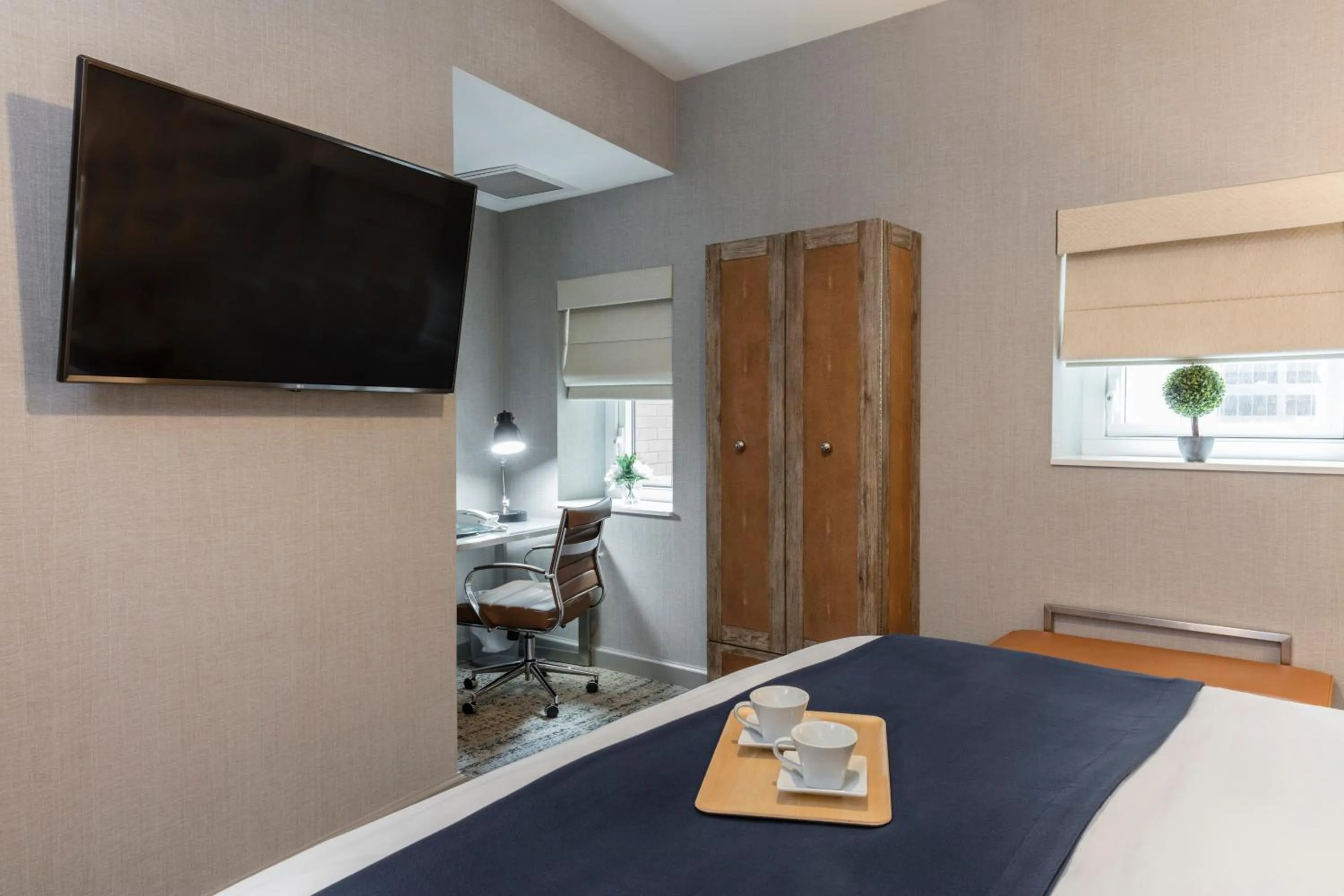 Bedroom, Bed in Artezen Hotel