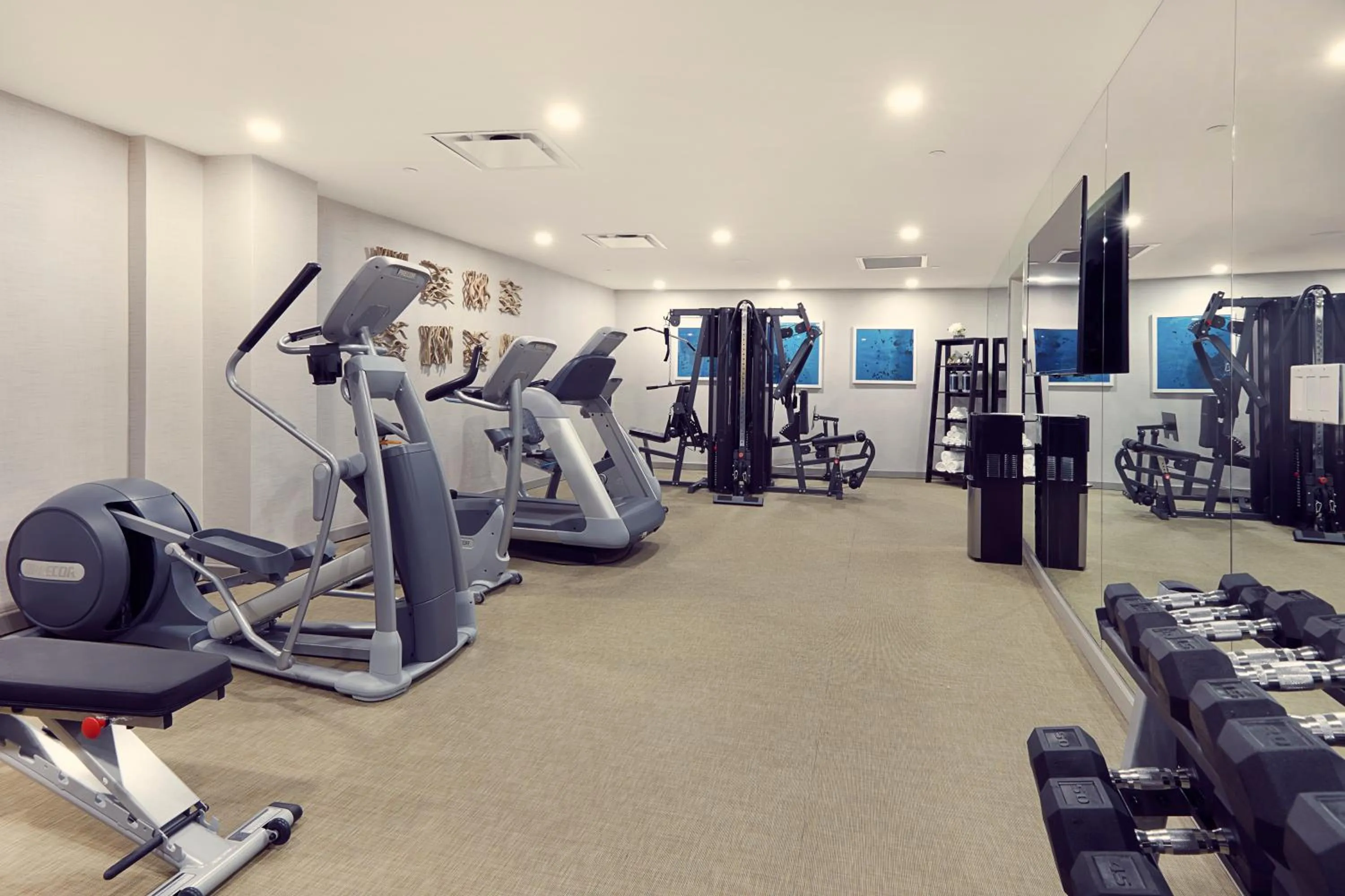 Fitness centre/facilities in Artezen Hotel